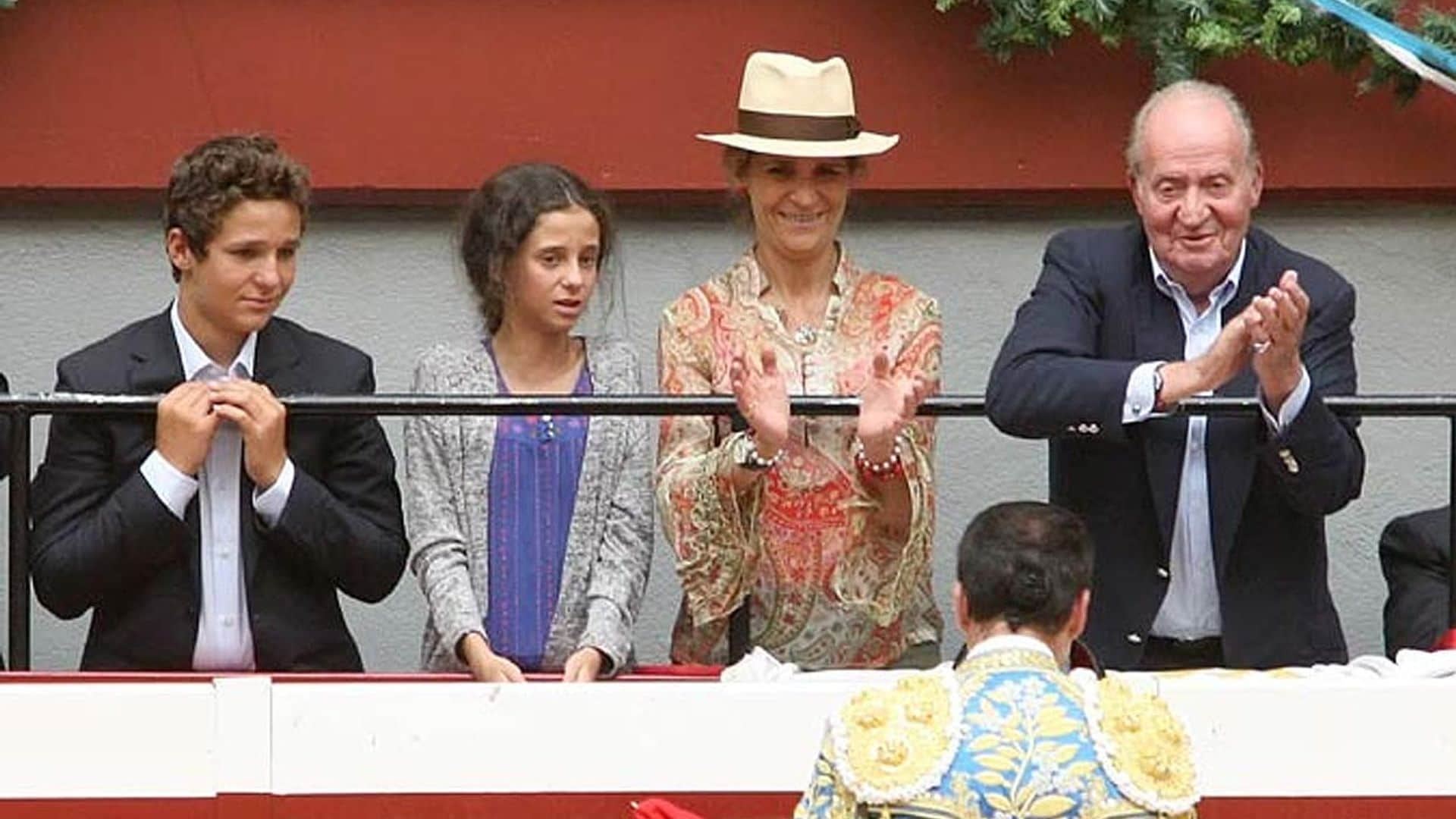 'Oles' al rey Juan Carlos por su apoyo a la fiesta nacional en el regreso de los toros a San Sebastián