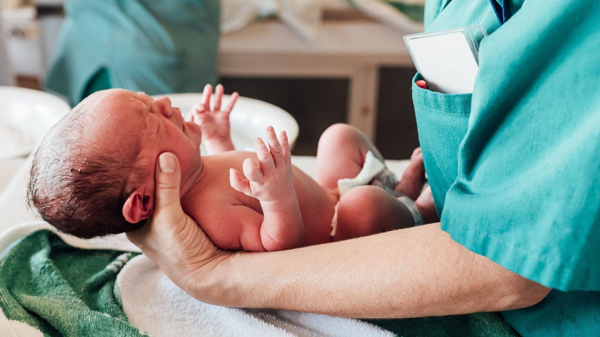 ¿Sabes qué es la llamada ‘hora de oro’ en los bebés prematuros?