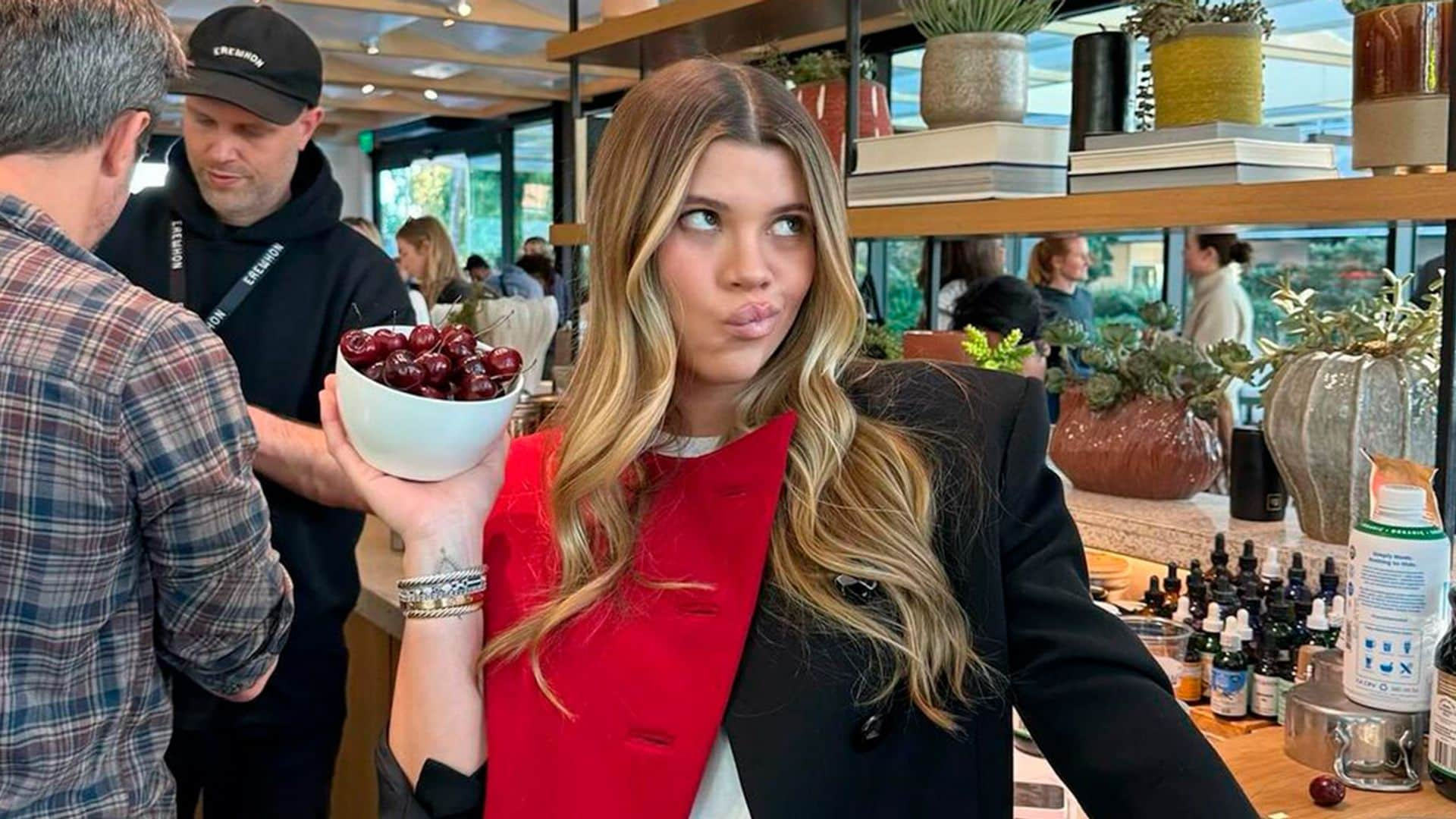 Consigue pelazo gracias al batido rosa antioxidante de Sofia Richie con la fruta estrella de la primavera