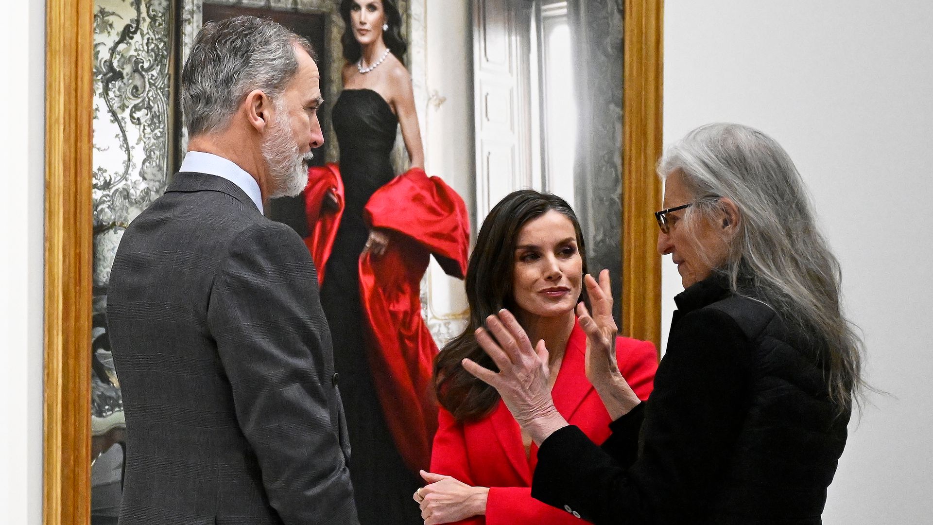 Los piropos de Annie Leibovitz a la reina Letizia: 'La próxima vez te retrataremos así, estás muy guapa hoy'