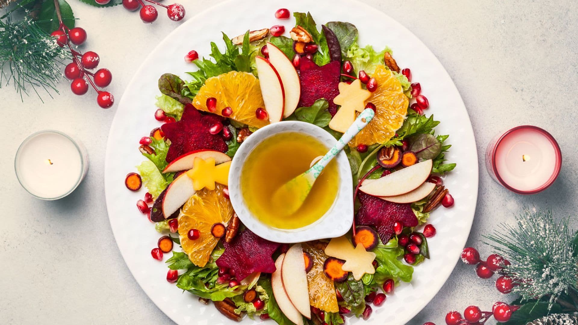 Ensalada navideña con remolacha, frutas y queso