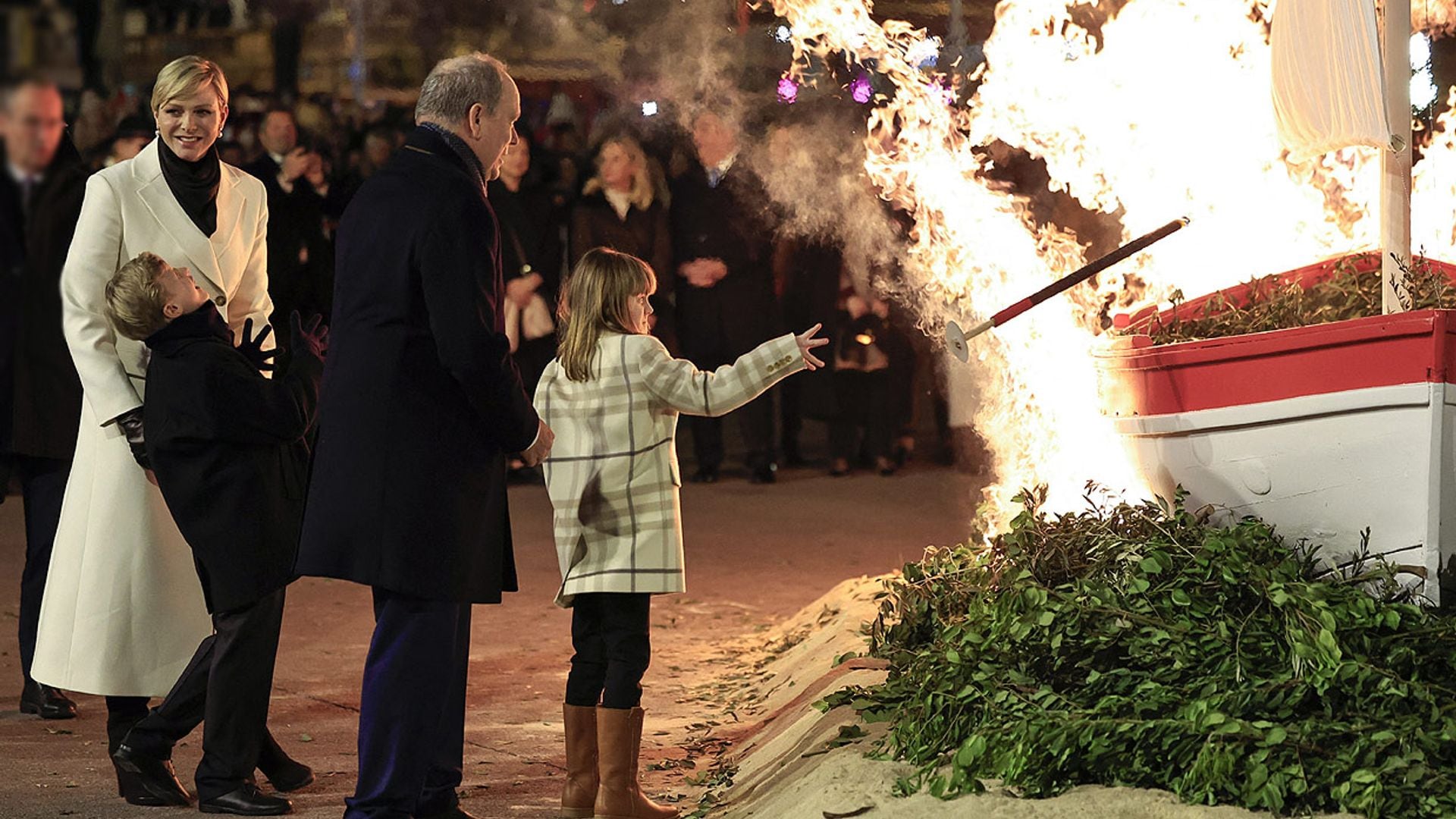 La gran ilusión de Jacques y Gabriella de Mónaco, junto a sus padres, en el arranque de Santa Devota