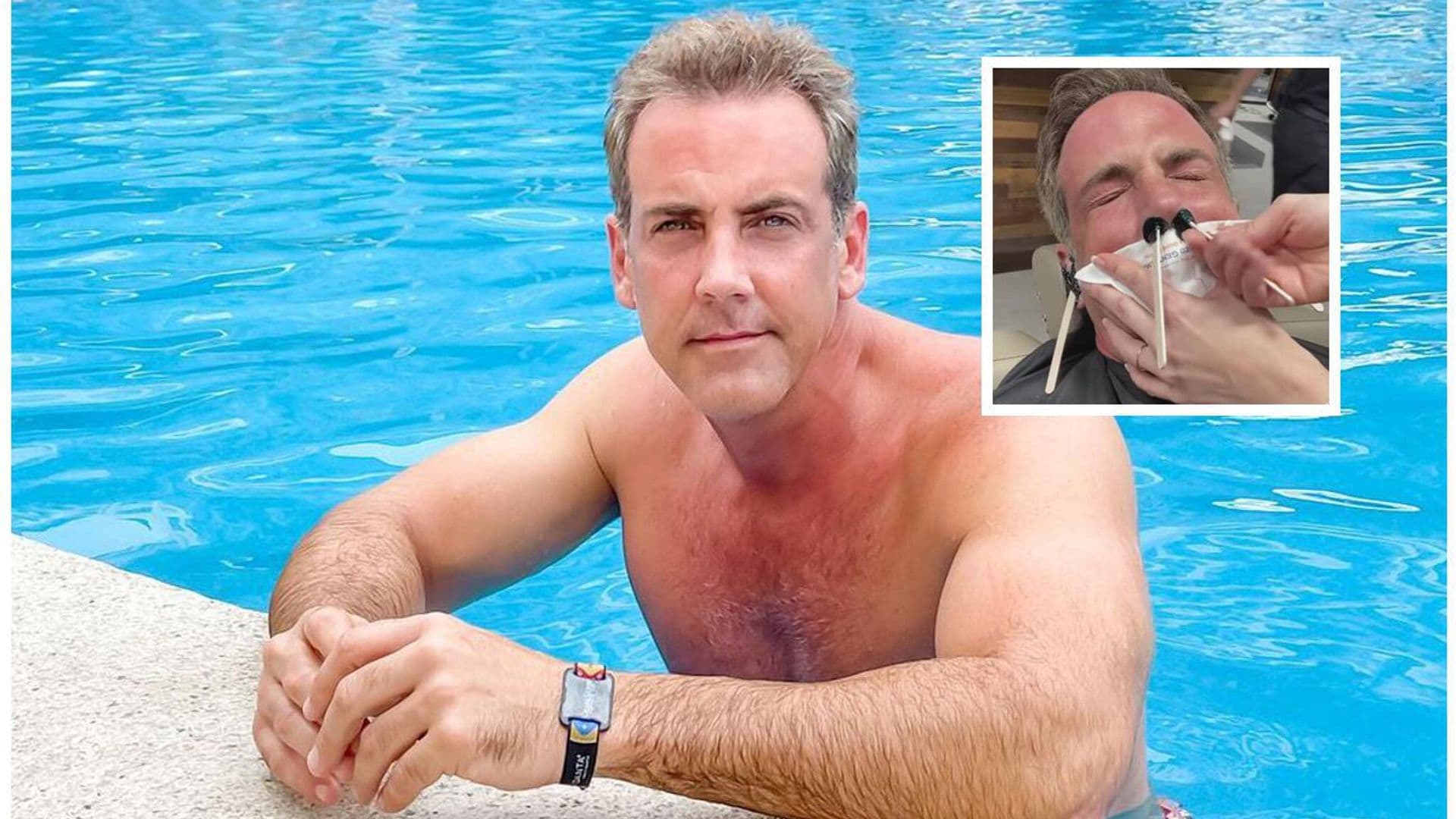 Carlos Ponce se depila con cera las fosas nasales y las orejas, ¡es lo más doloroso que verás hoy!