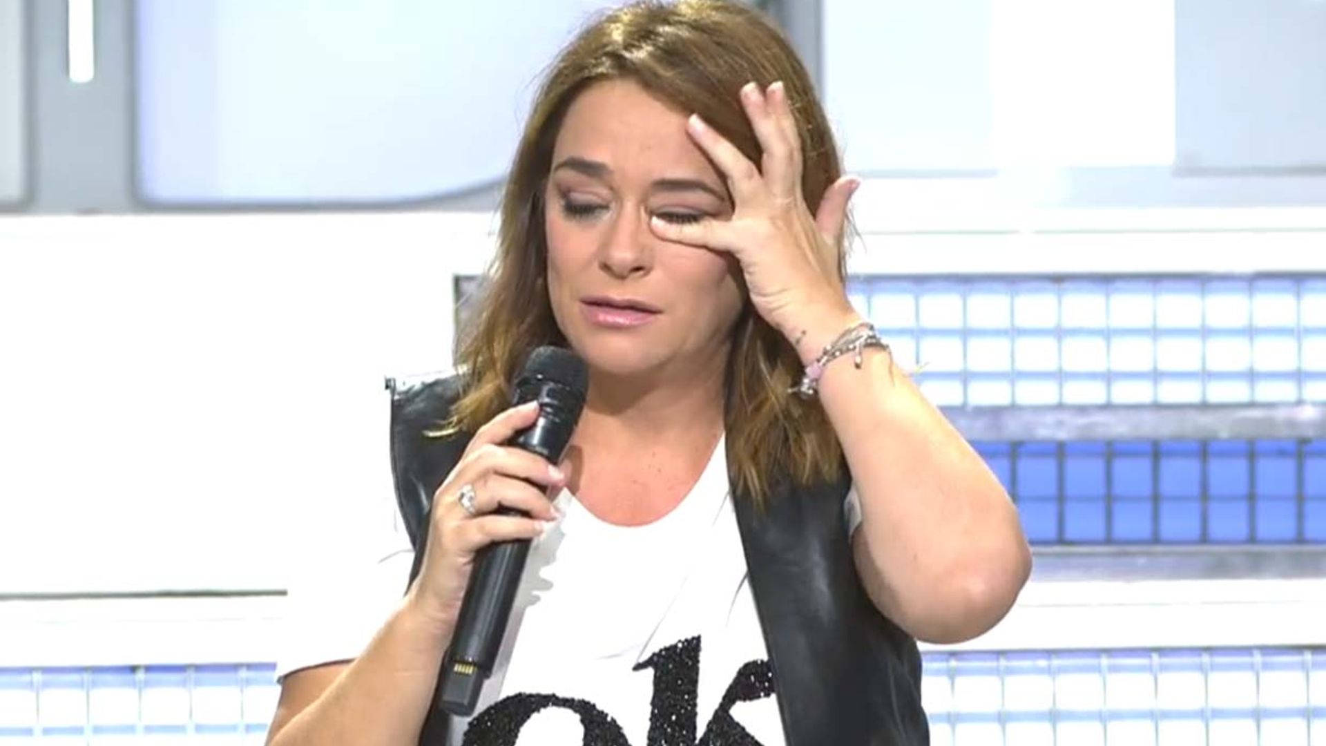 Toñi Moreno, entre lágrimas, abandona el plató de su programa tras leer una 'fake news'