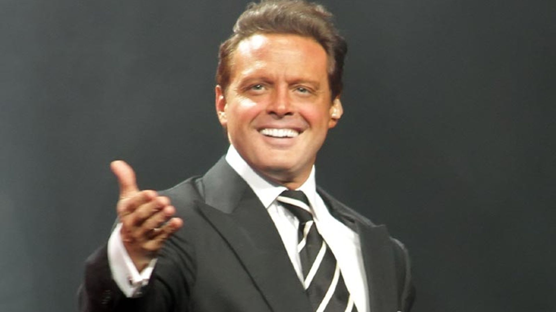 Luis Miguel se entrega a las autoridades y queda libre tras pagar una cuantiosa fianza