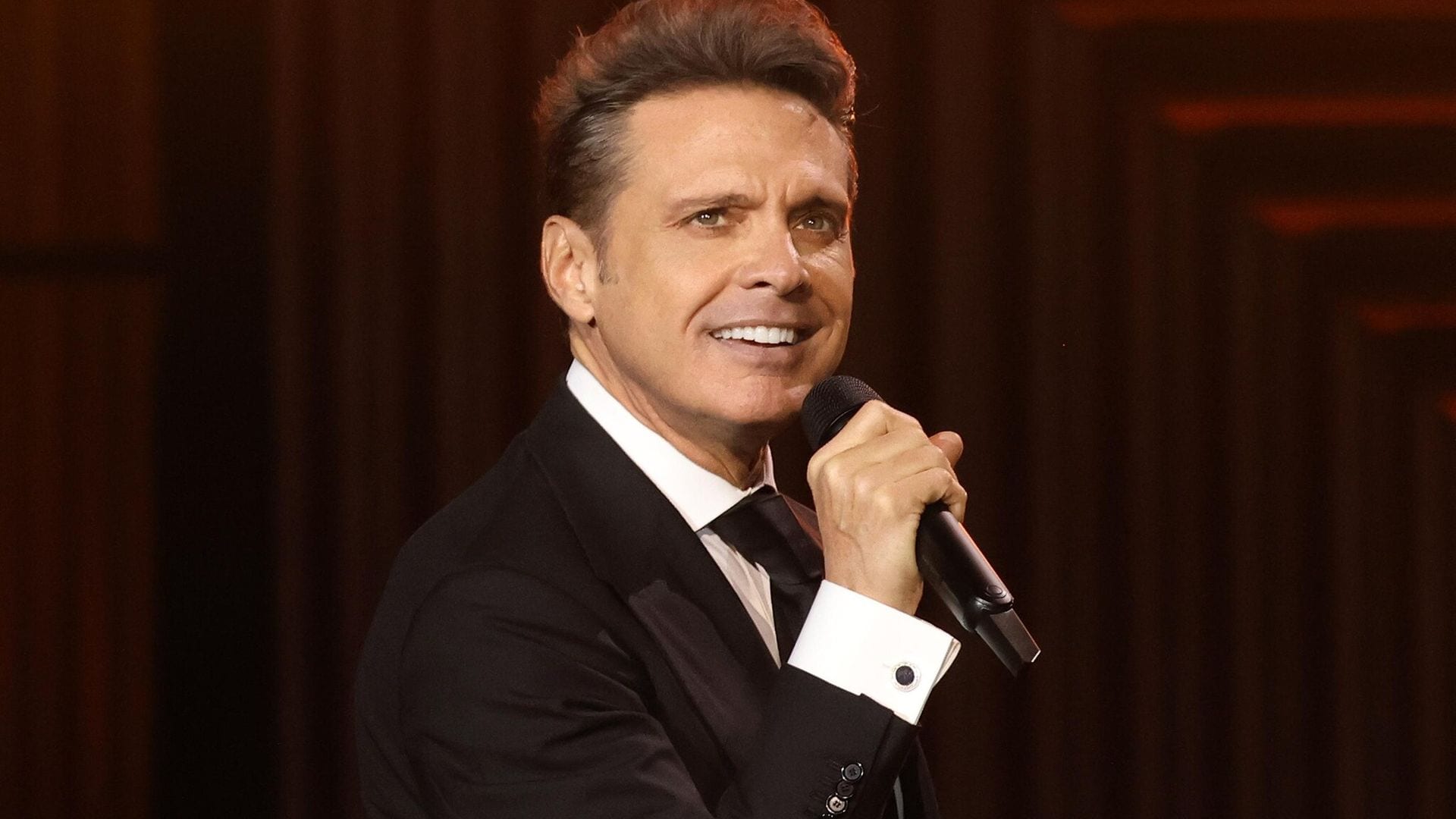 Lili Estefan, Camila Cabello, Luis Fonsi y más famosos disfrutan del show de Luis Miguel en Miami