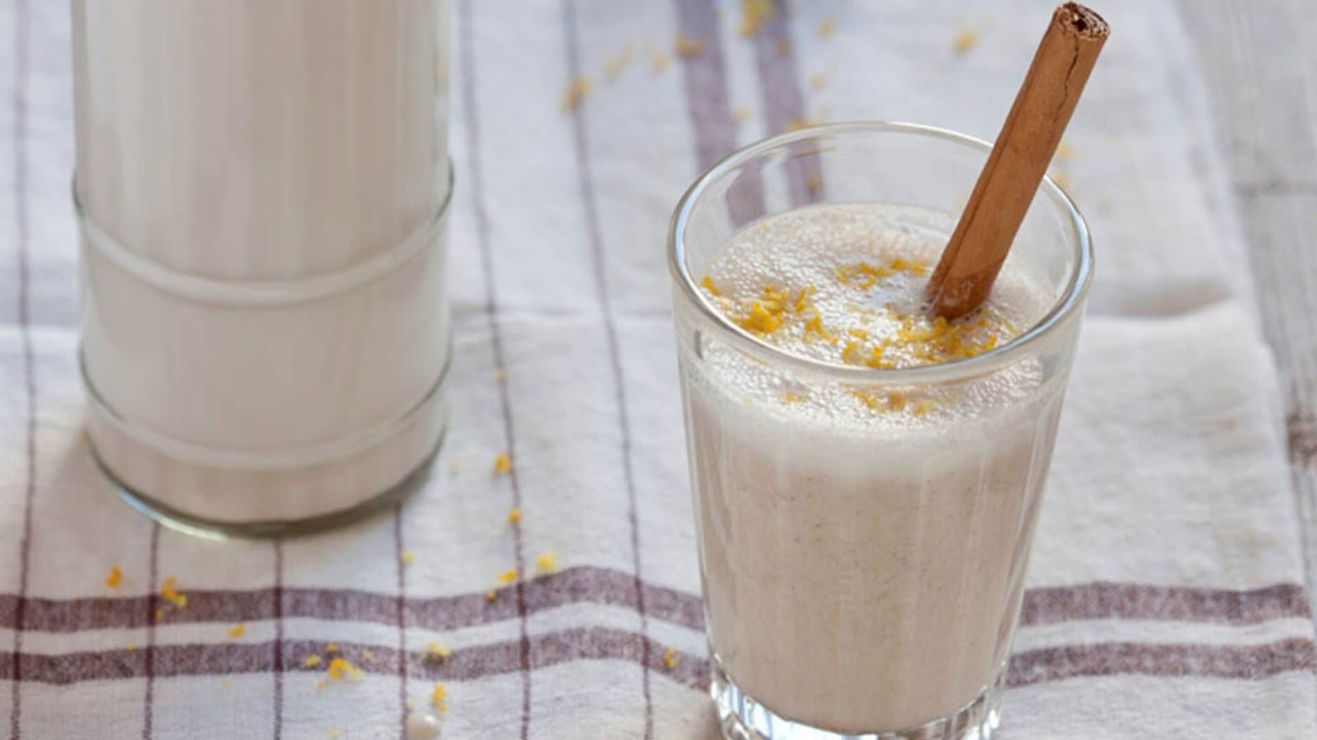 Bebida de almendra, canela y limón