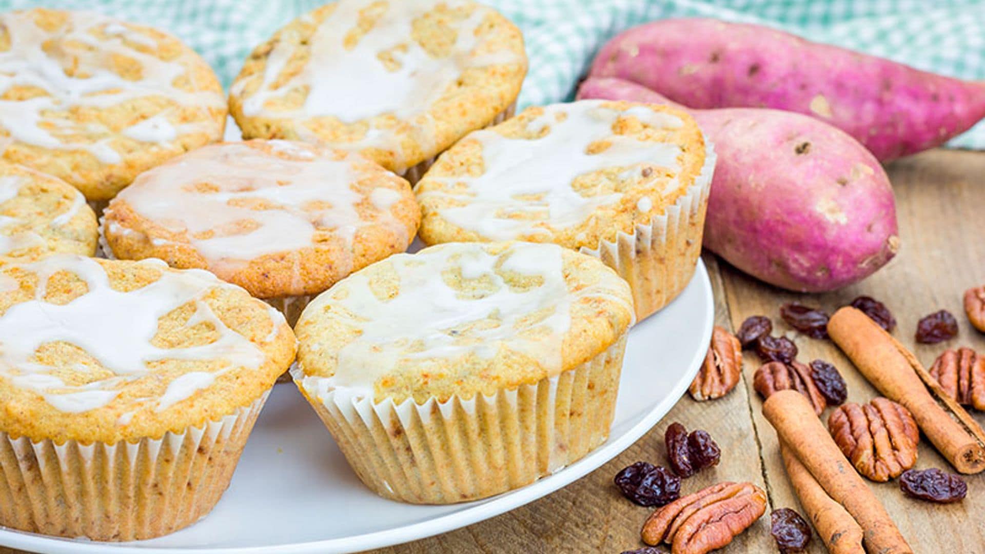 muffins de boniato con nueces y glaseado de limon