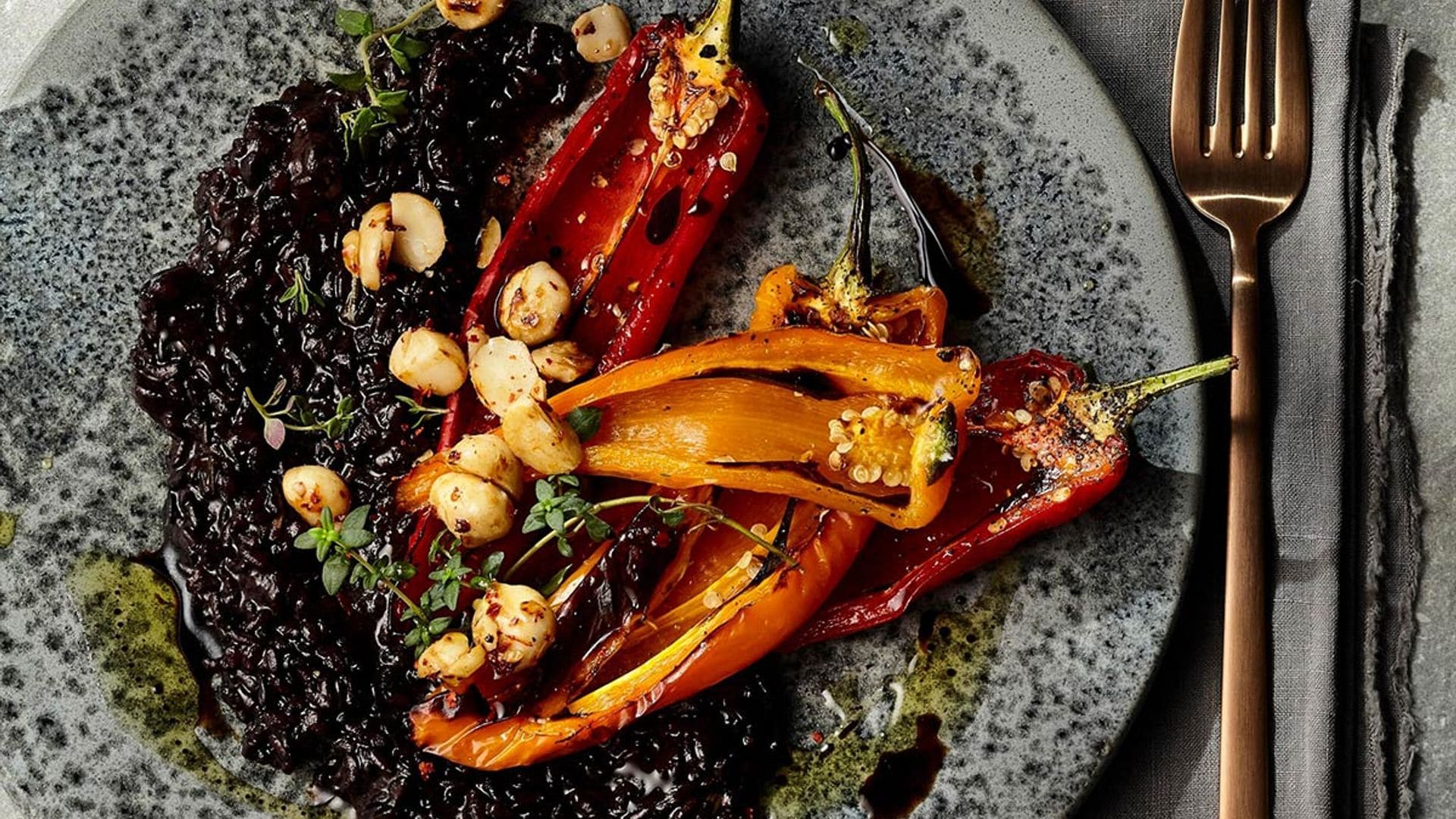 Arroz venere con nueces de Macadamia y pimientos asados