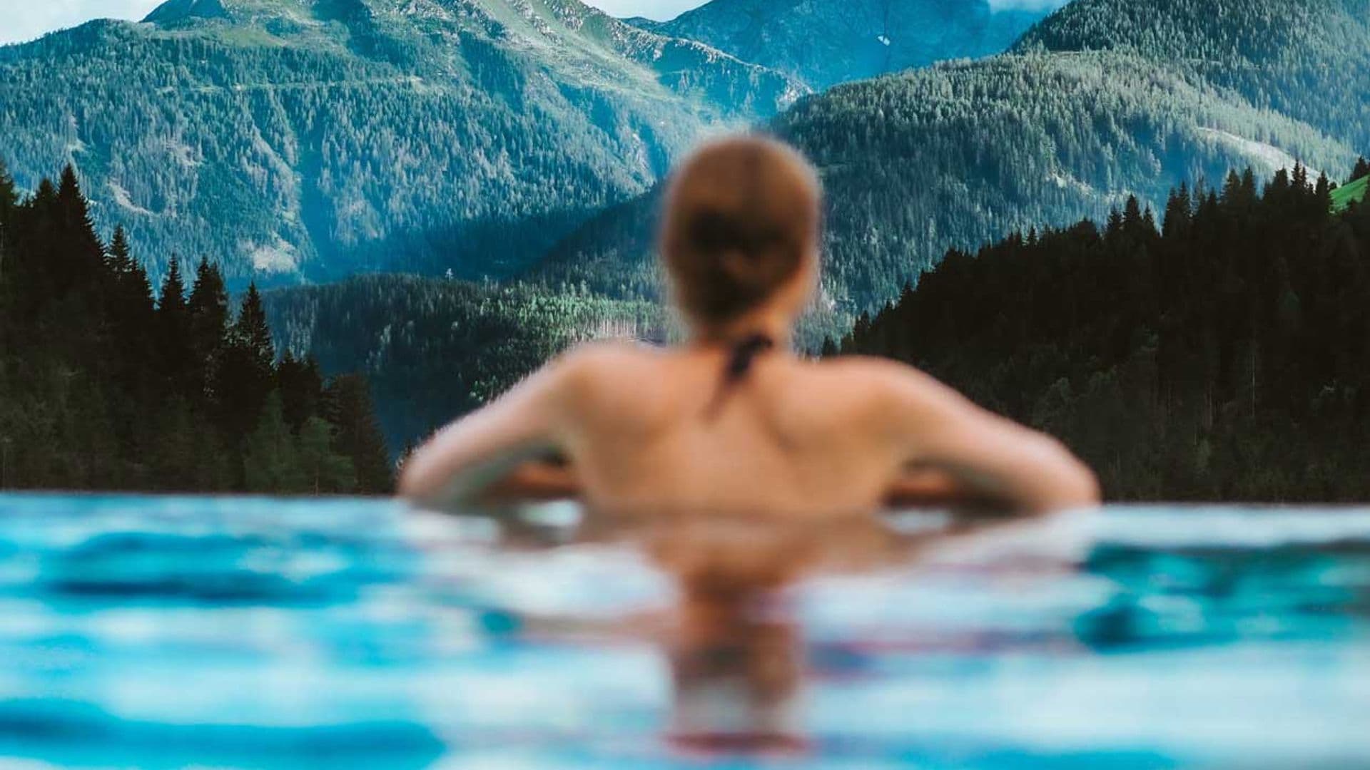 Con una piscina desbordante en casa, solo querrás mirar al infinito