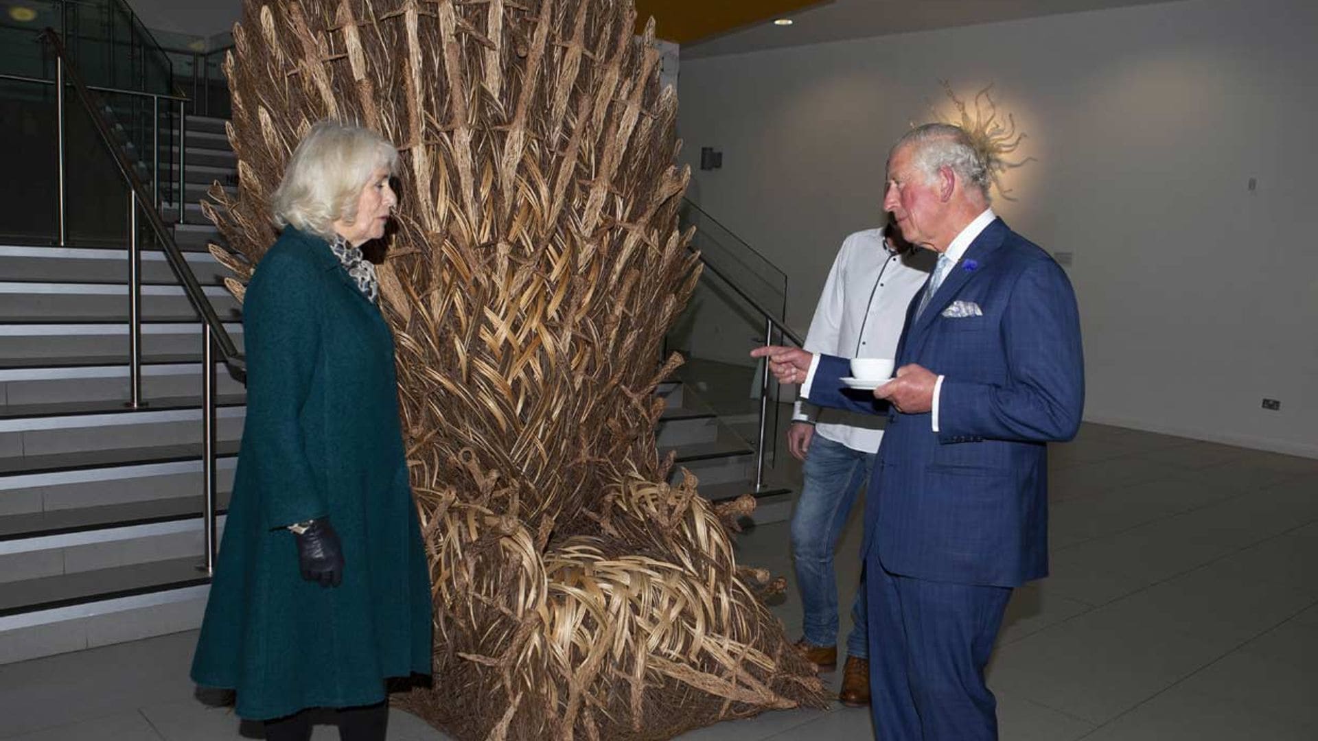 Carlos de Inglaterra, en el trono de hierro