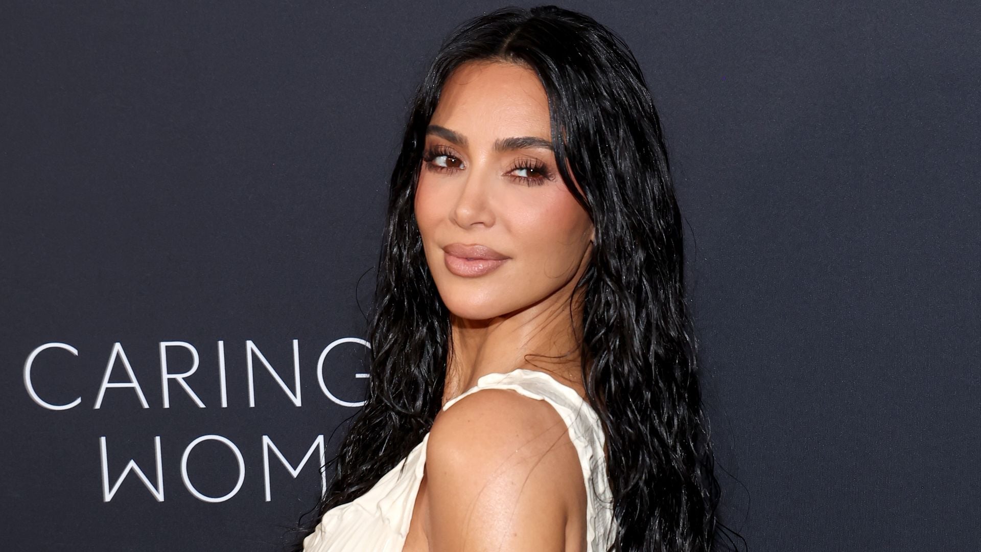 Kim Kardashian despide el año con un cambio de 'look' radical