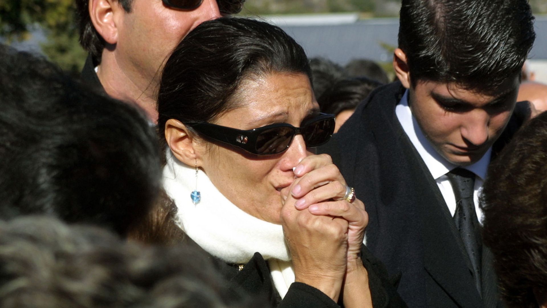 Carmen y Belén Ordóñez, con profundo dolor, despiden a su tata, Elena Linaza