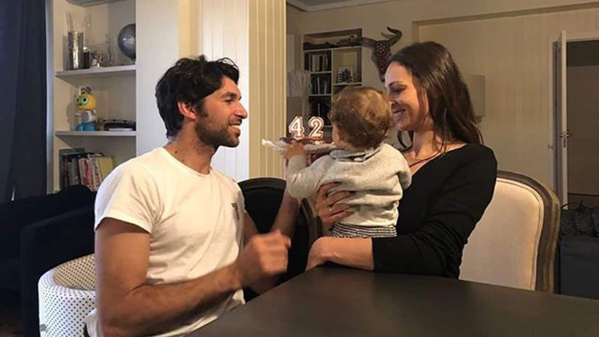 Cayetano Rivera celebra en familia su primer cumpleaños como padre