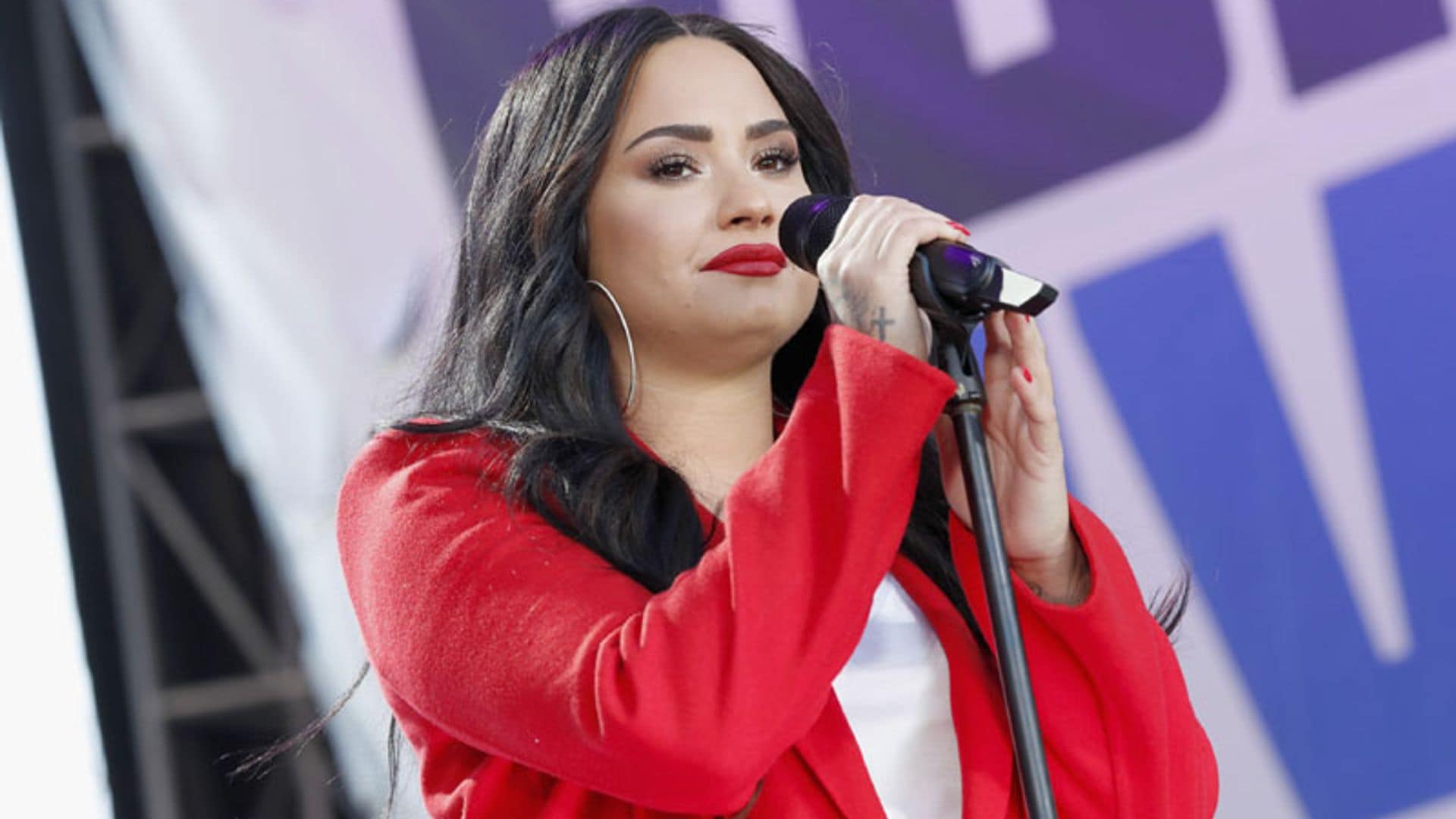 Demi Lovato reaparece con una espectacular cena de Acción de Gracias tras su rehabilitación