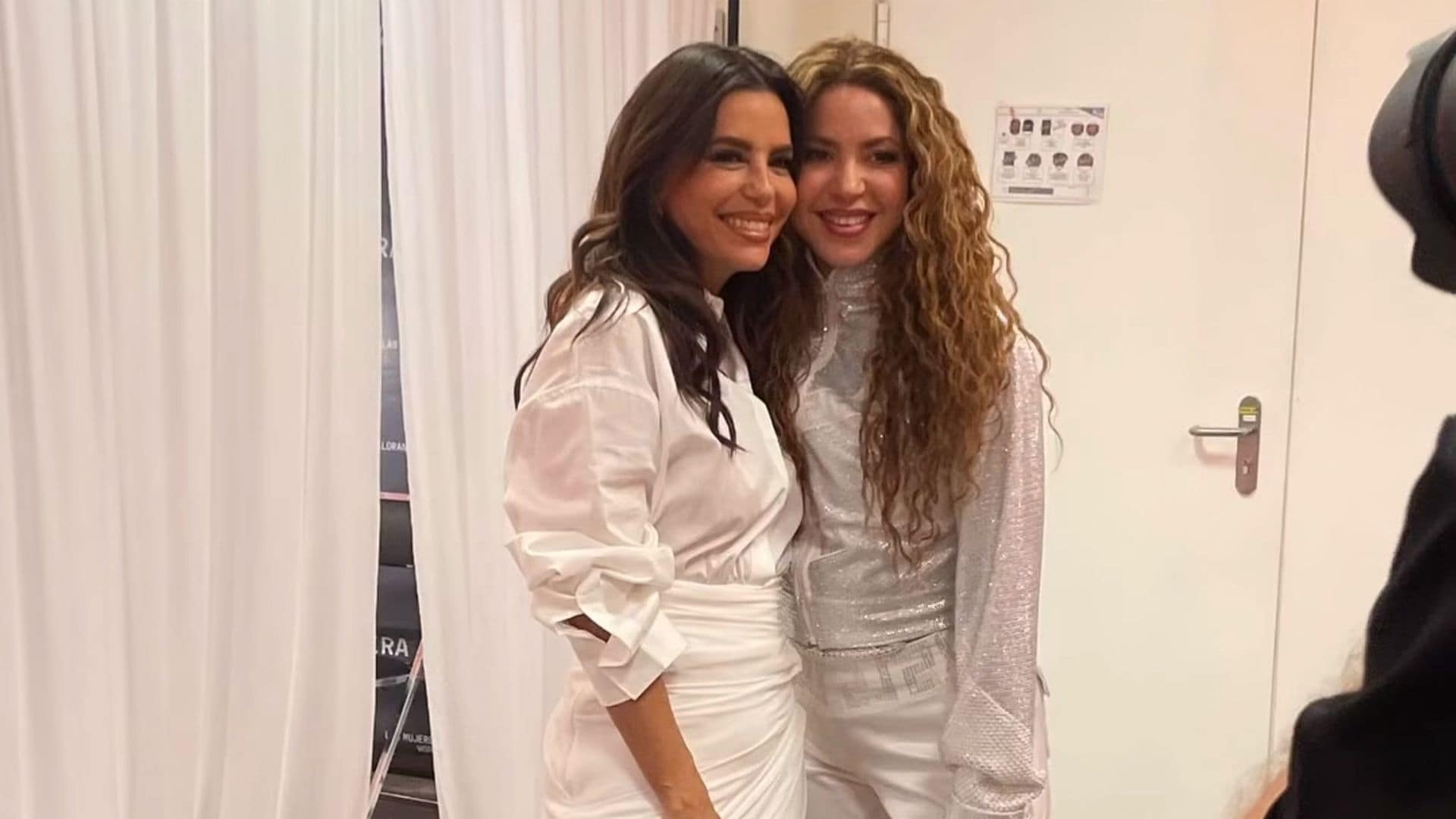 Como toda una fan, Eva Longoria disfrutó del concierto de Shakira en la Ciudad de México