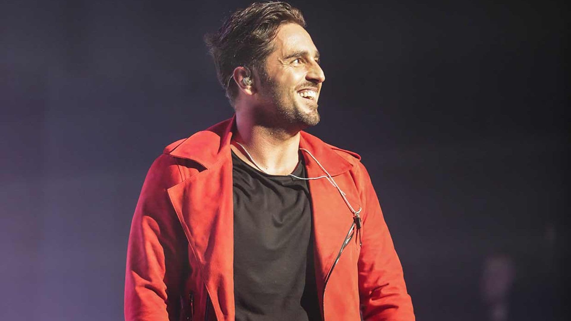 David Bustamante arranca su nueva gira con una 'inesperada' fan entre el público