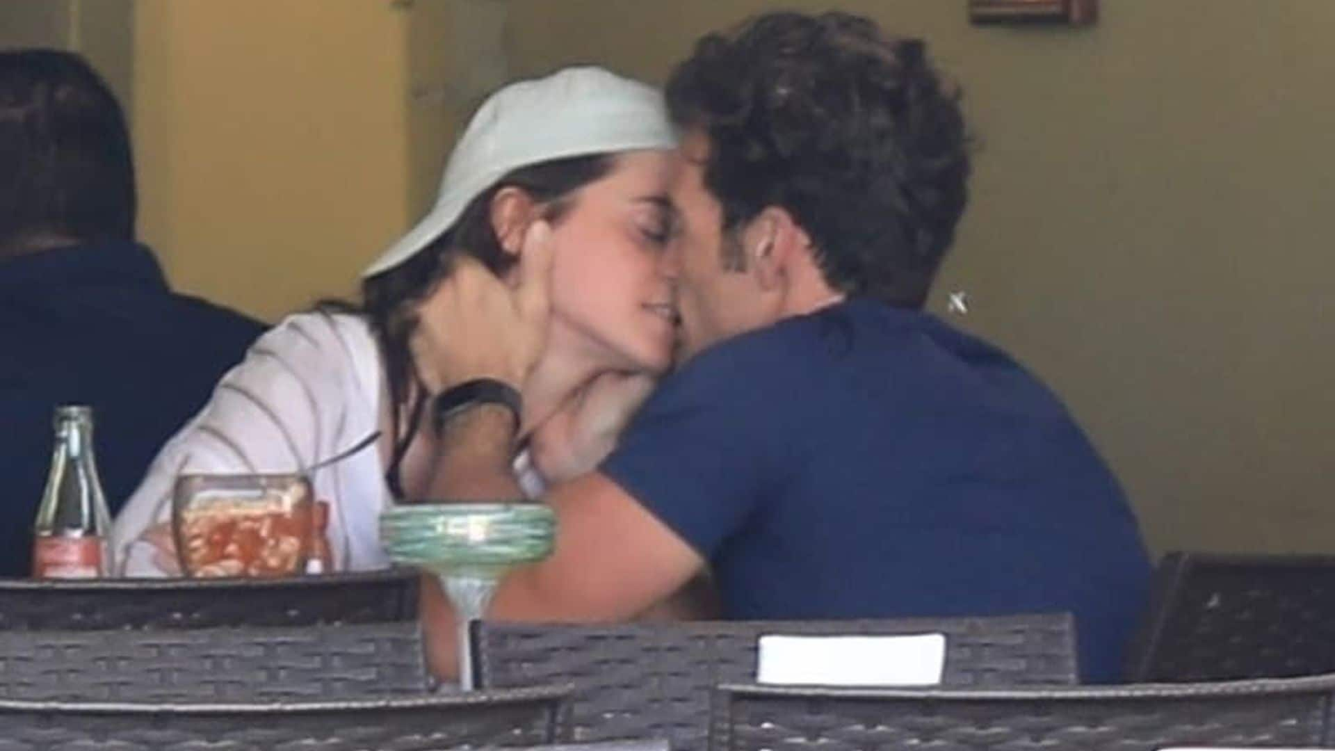 Emma Watson en pleno beso con este guapo empresario, ¡en México!