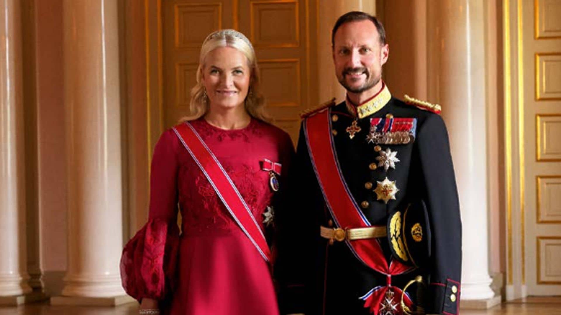 Haakon y Mette-Marit de Noruega se adelantan a su aniversario de boda con una imagen inédita