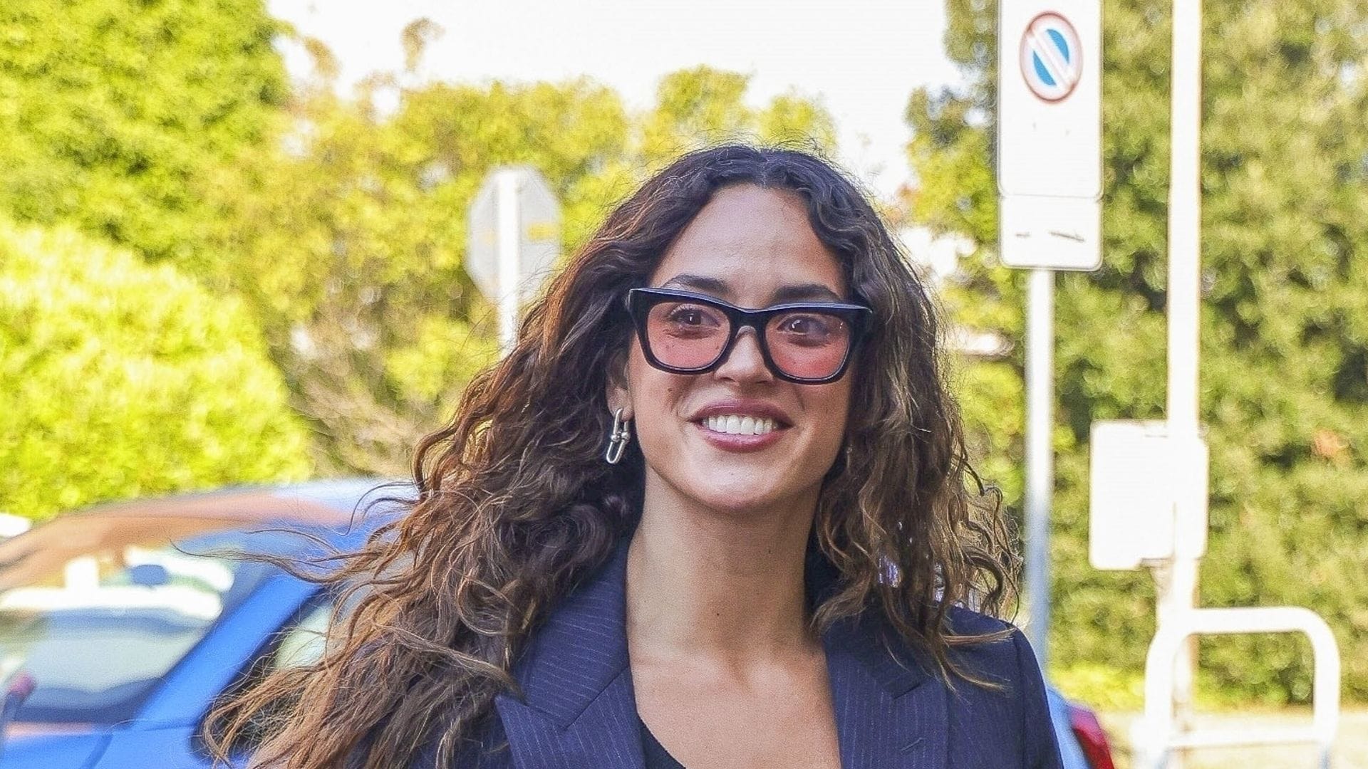 Adria Arjona llega a Venecia con un 'look' que seguro querrás replicar