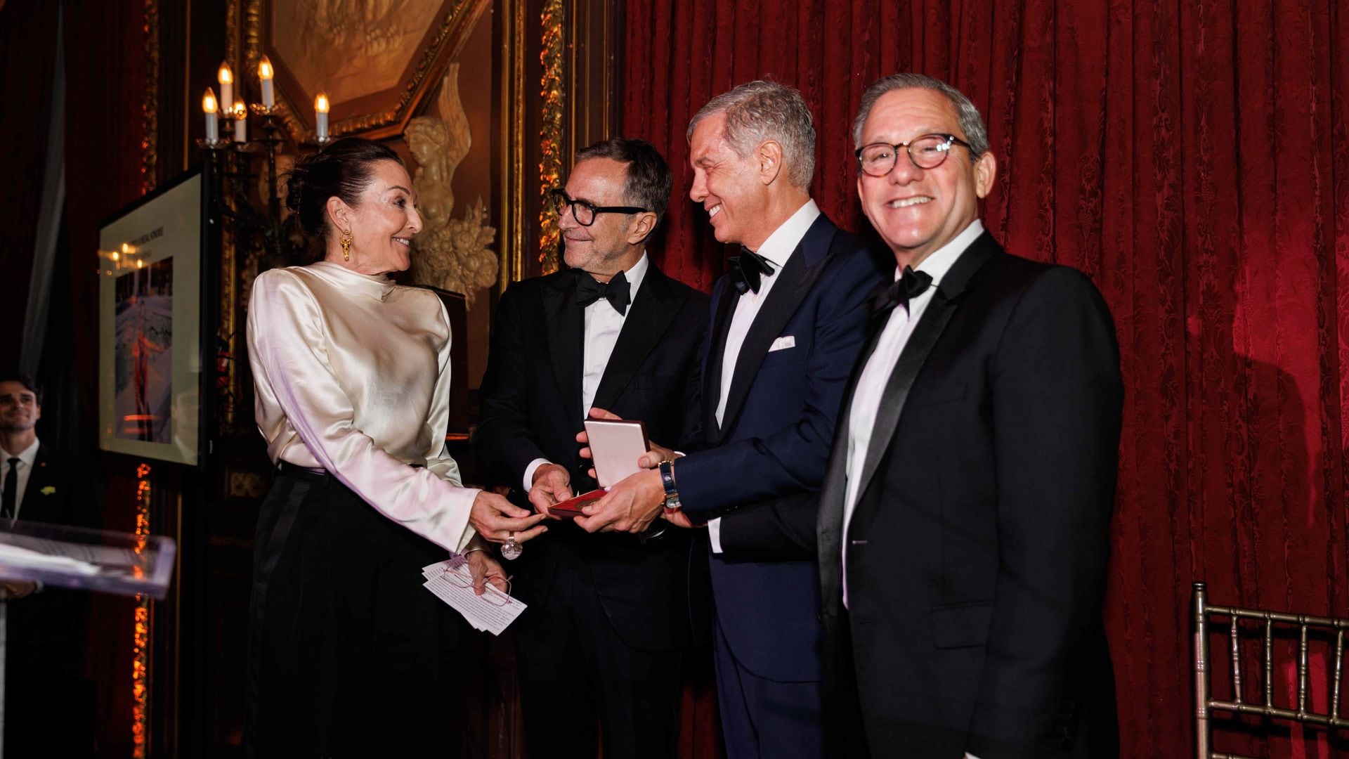 La Hispanic Society entrega las Medallas Sorolla a la artista Cristina Iglesias y al profesor Philippe de Montebello