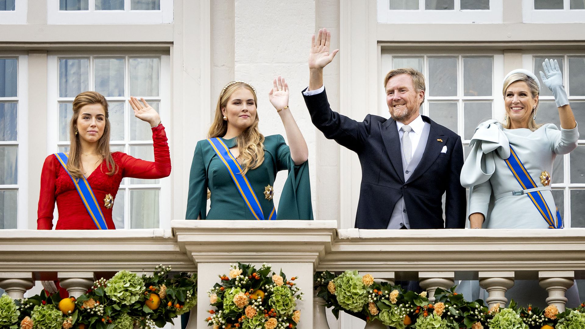 Amalia y Alexia de Países Bajos, protagonistas del Día del Príncipe en espectaculares carrozas