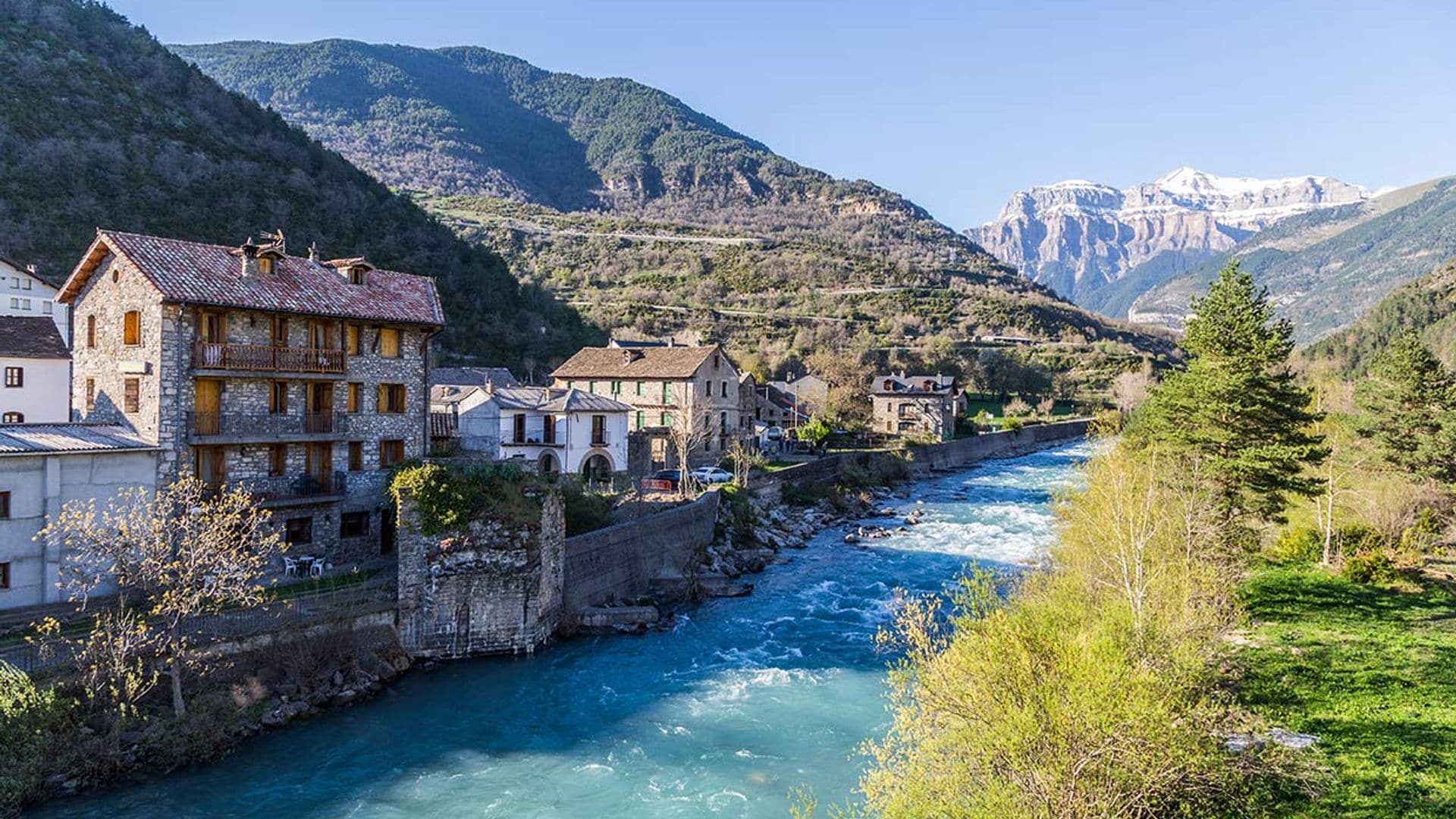 Pueblos encantadores de Huesca para disfrutar de la montaña