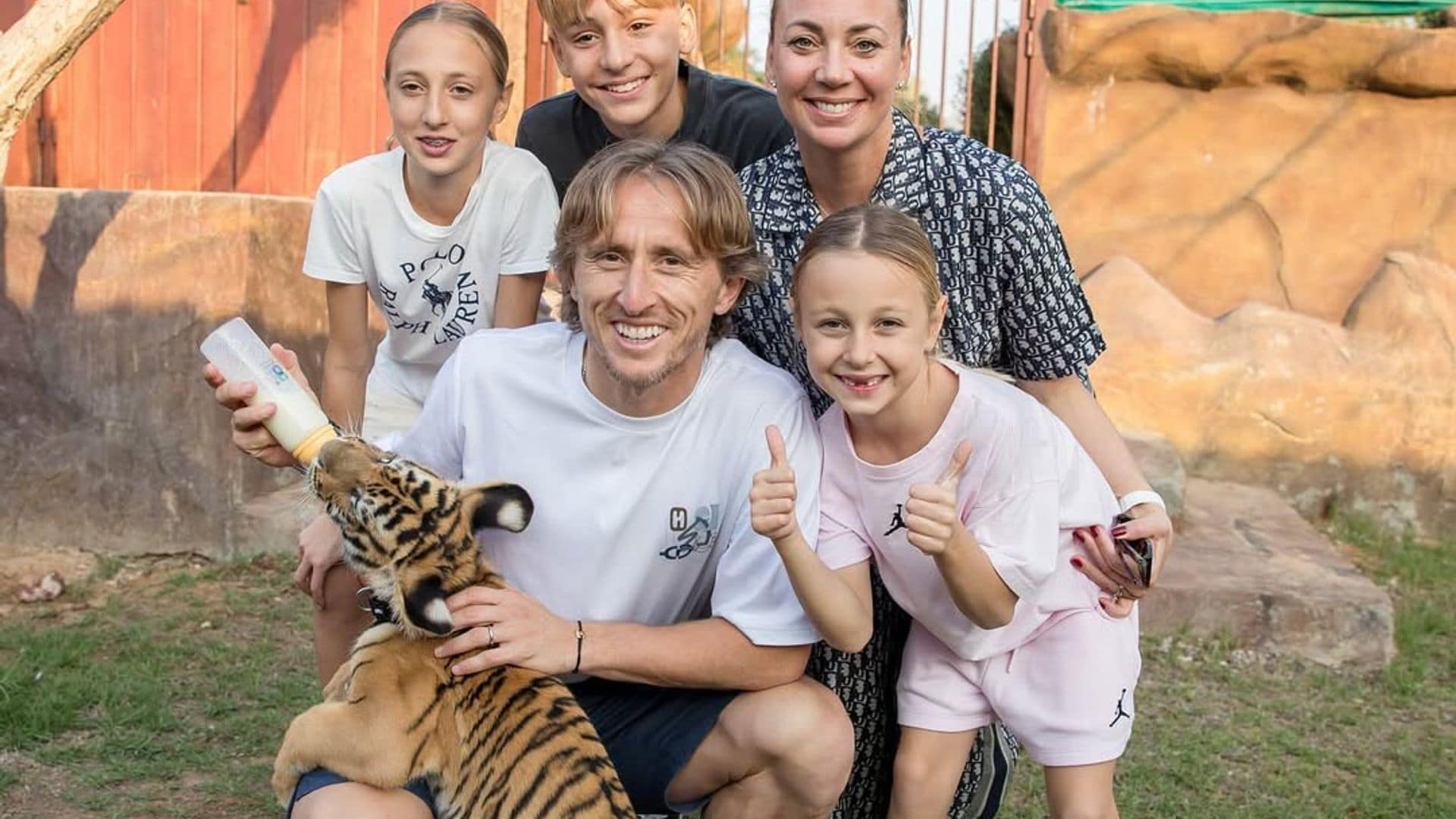 Vacaciones exóticas en Dubai: Luka Modrić y su familia disfrutan del desierto y la playa