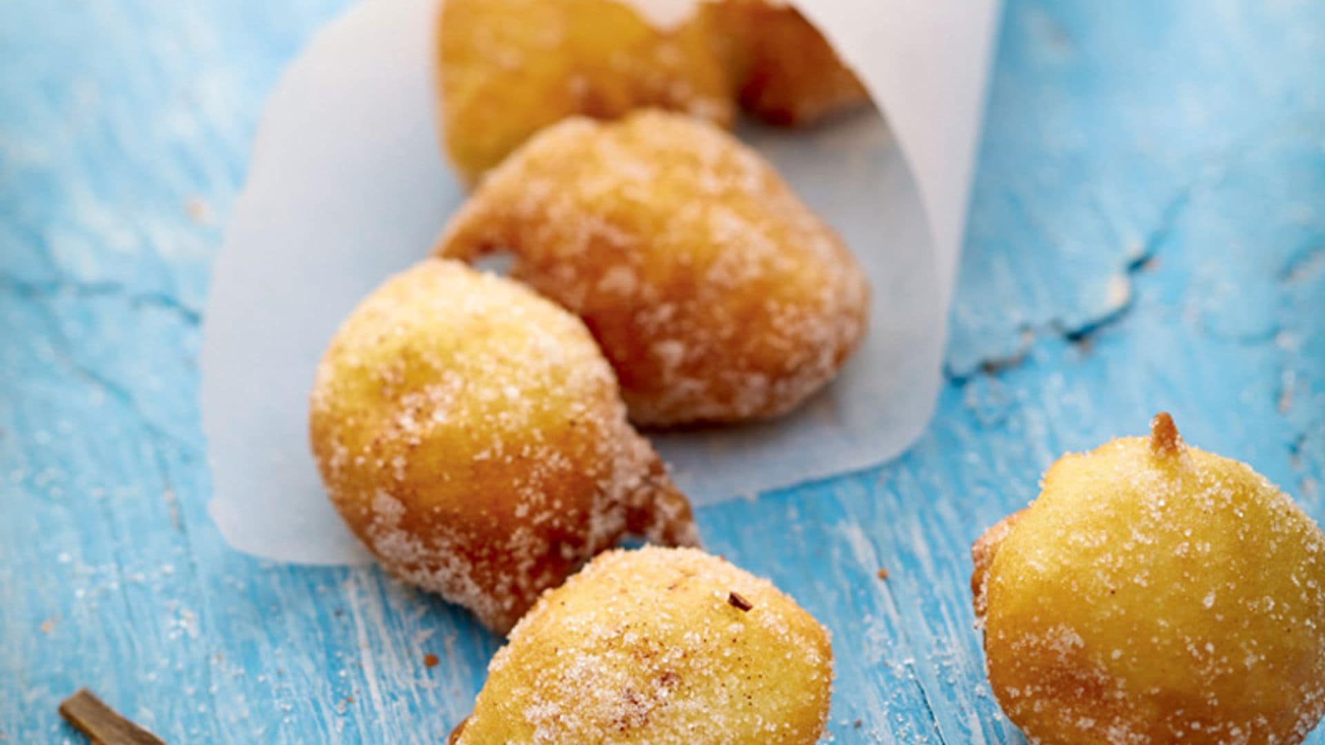 Buñuelos de naranja, azahar y canela