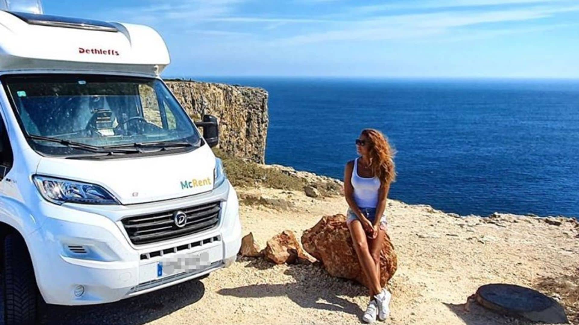 Autocaravana y mochila al hombro: las vacaciones soñadas de Lara Álvarez en Portugal