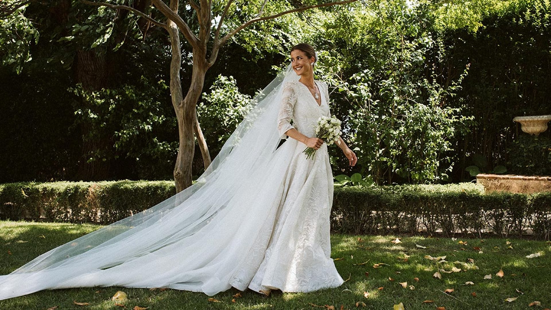 La boda de Marina, la novia madrileña del impresionante vestido bordado