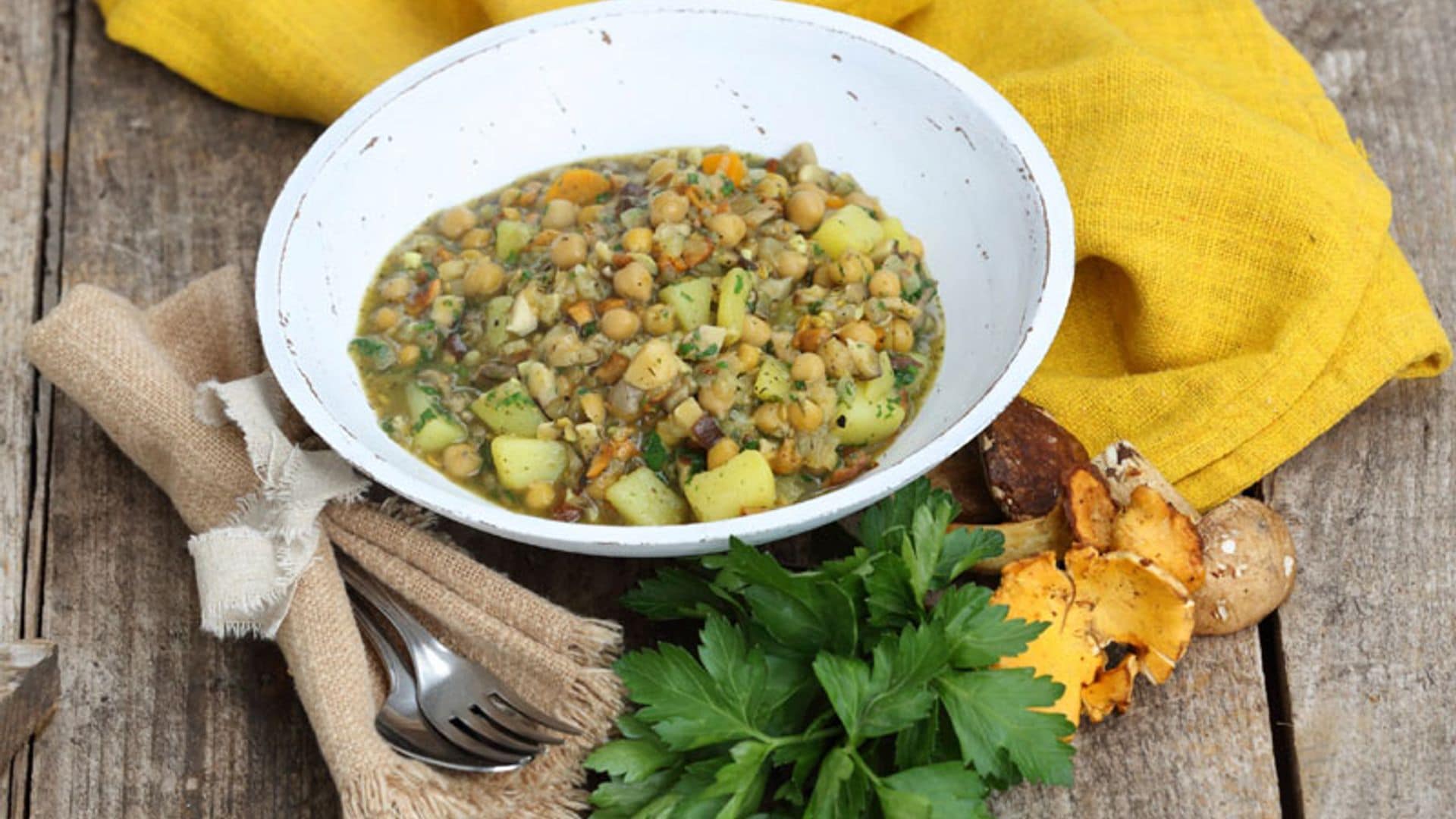 Potaje de garbanzos con patatas y setas