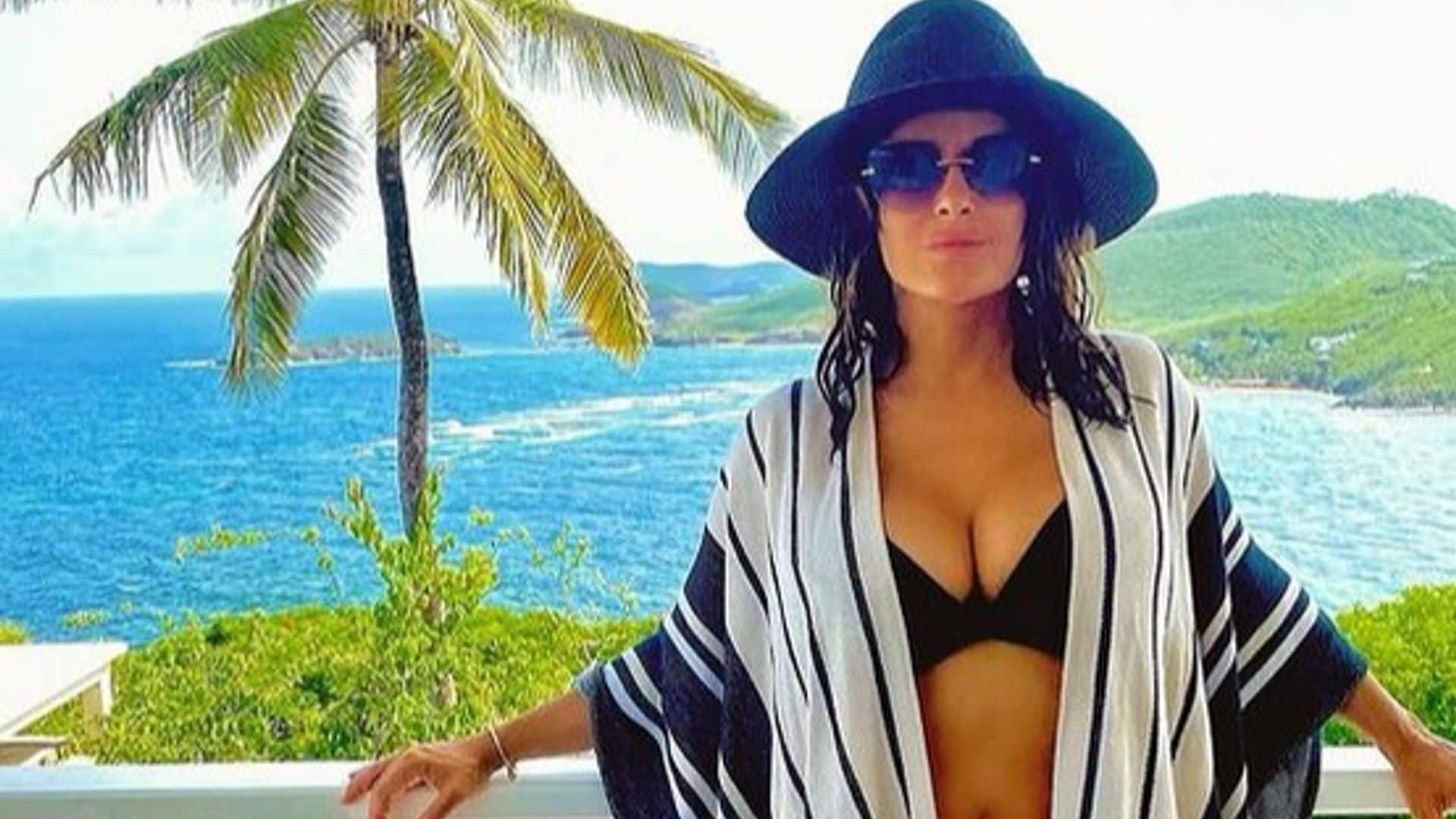 Salma Hayek festeja sus 56 años de lo más feliz y en bikini