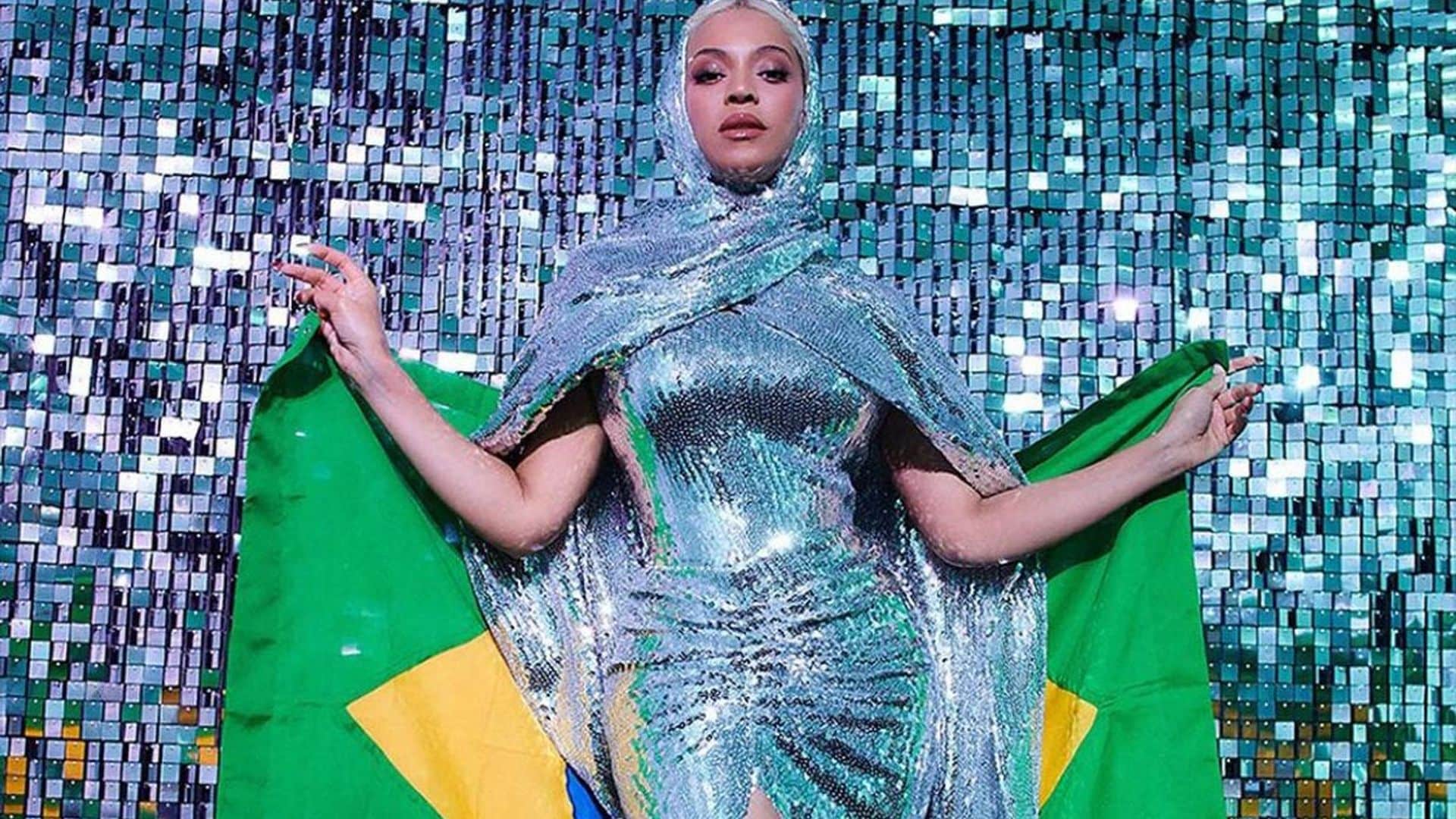 Beyoncé aterriza por sorpresa en Brasil e impacta a sus fans con un traje de lentejuelas plateadas