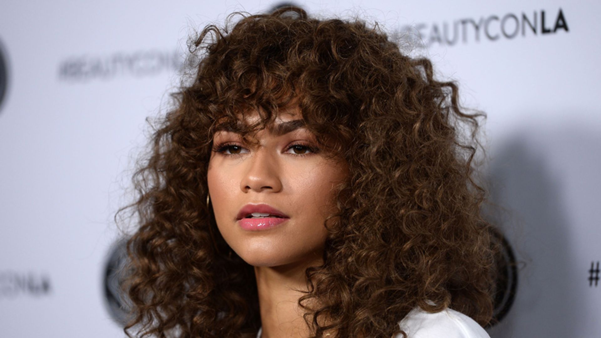 ¿Cansada de tu habitual melena rizada? Zendaya te ofrece una alternativa perfecta