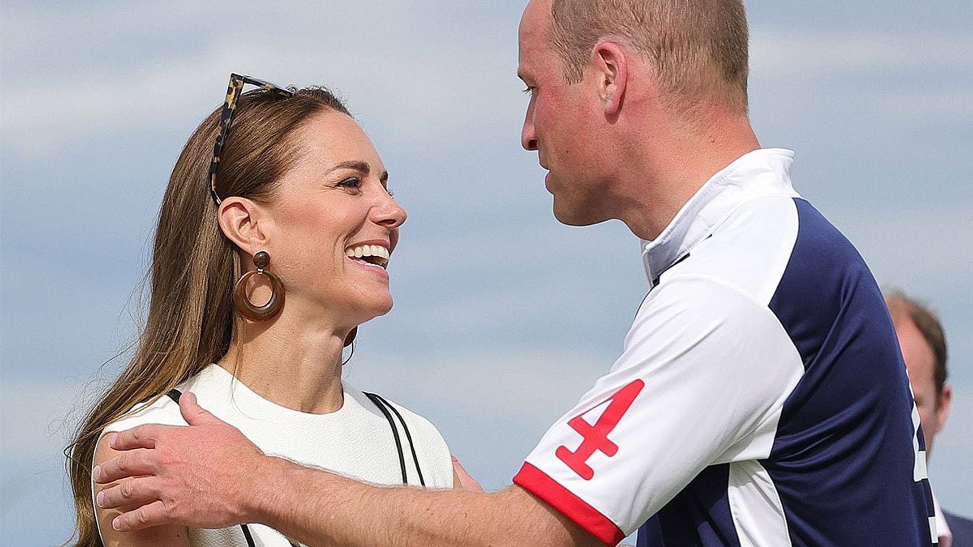 Kate, la porrista más estilosa y enamorada en el partido de polo de William