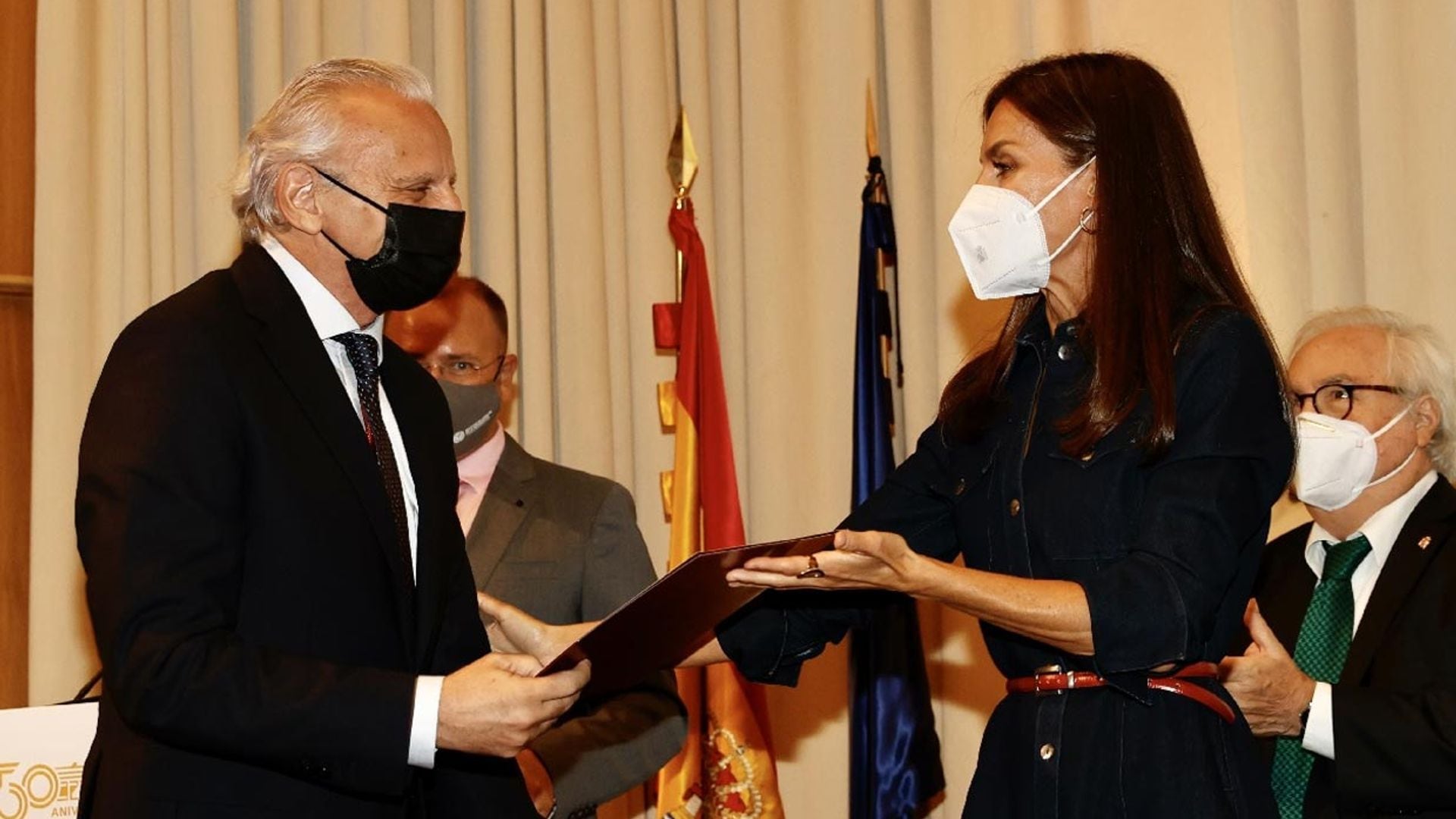 El cariñoso encuentro de la reina Letizia con uno de los testigos de su boda con don Felipe