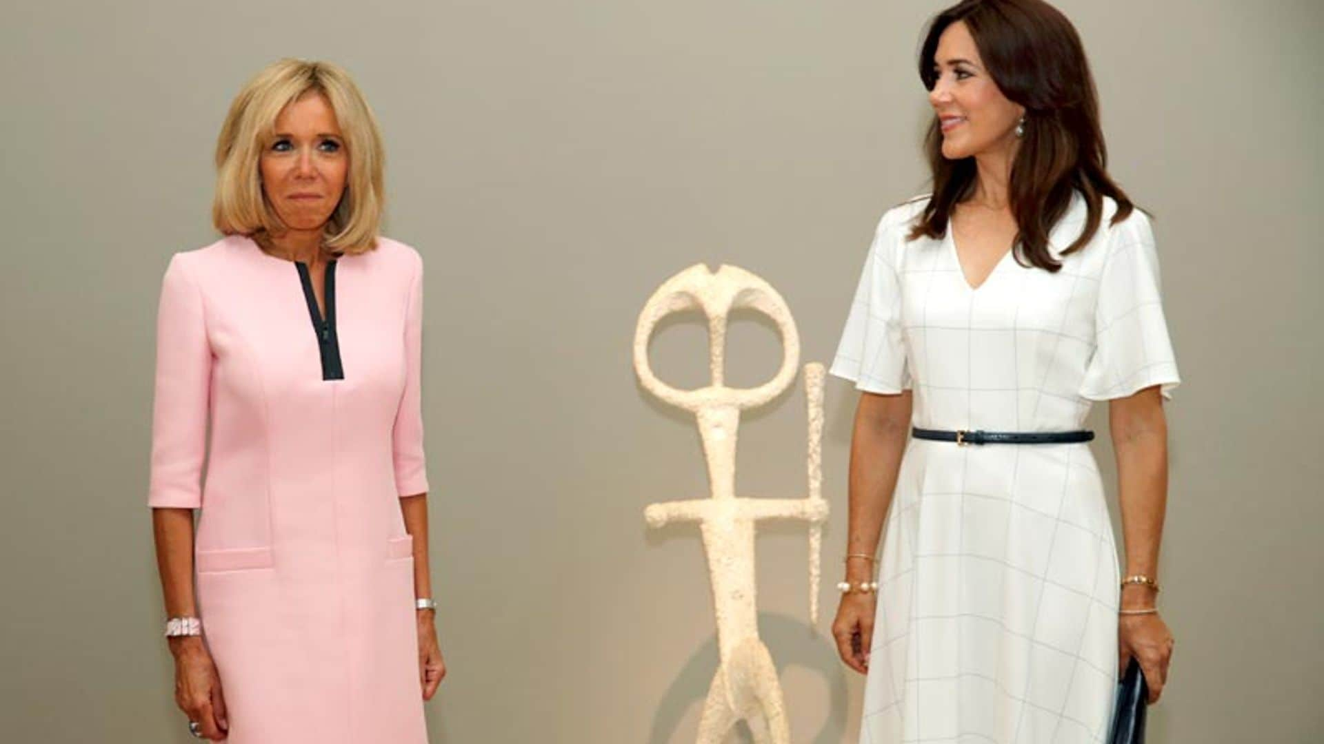 Brigitte Macron vs Mary de Dinamarca: duelo de vestidos 'midi' en París