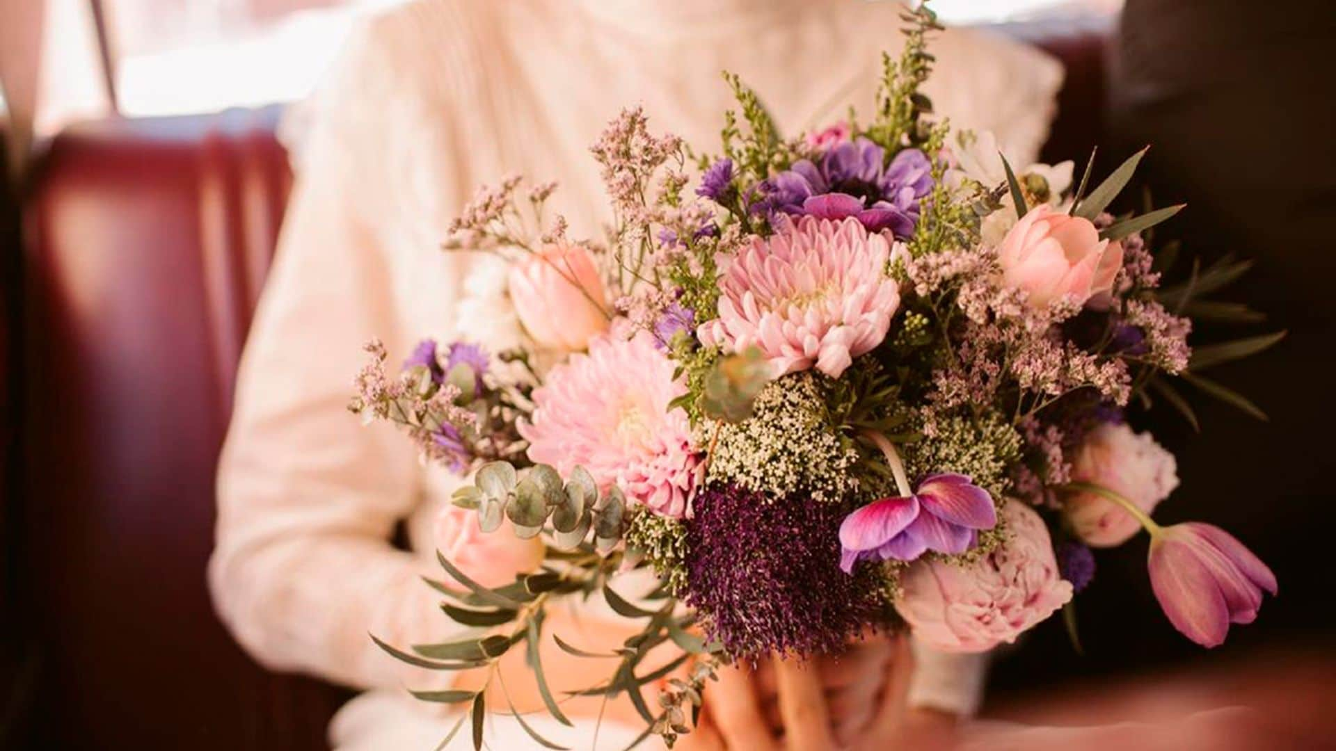 ¿Boda íntima o enlace de verano? Estos ramos de novia son para ti