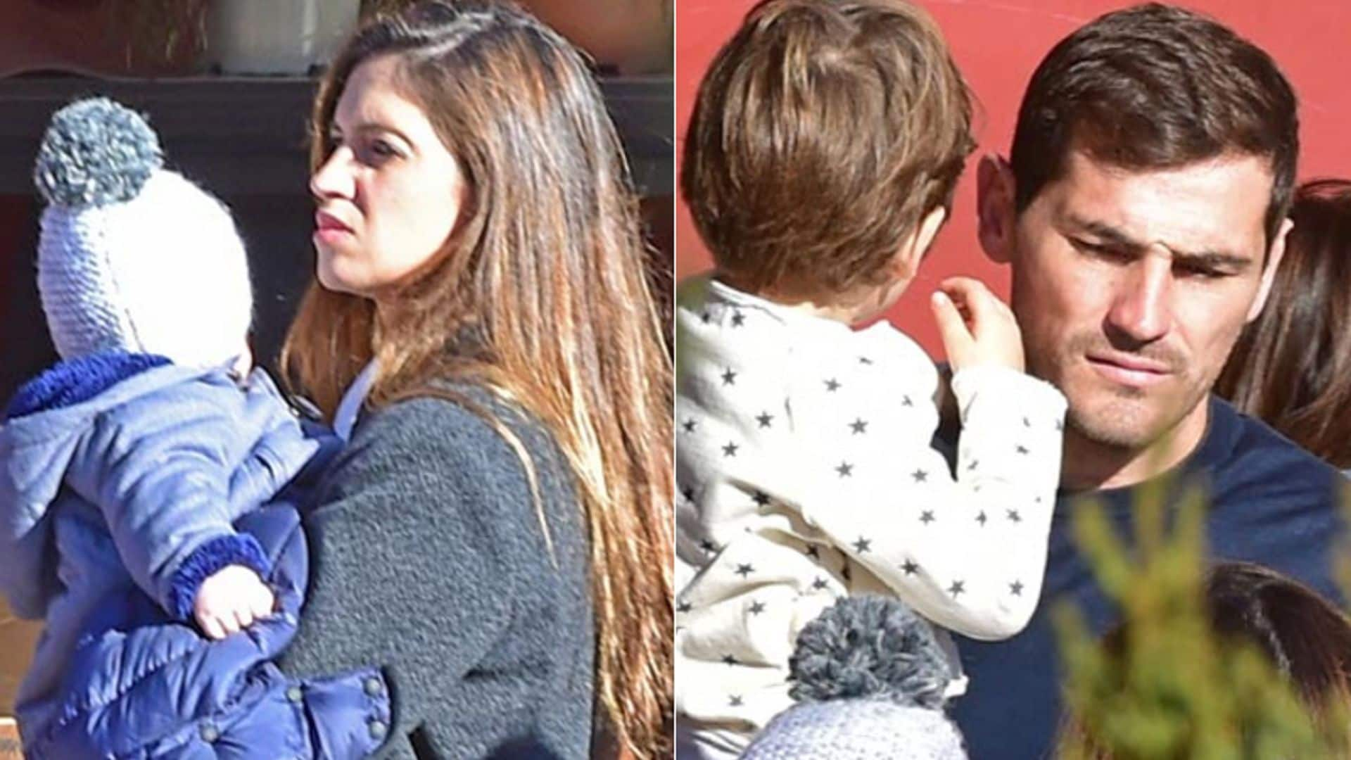 ¡Más 'findes' así!: Sara Carbonero regresa a su pueblo con Iker Casillas y sus hijos