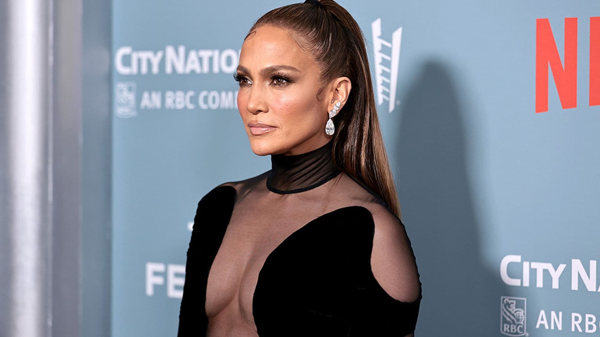 jennifer lopez coleta peinados faciles famosas verano