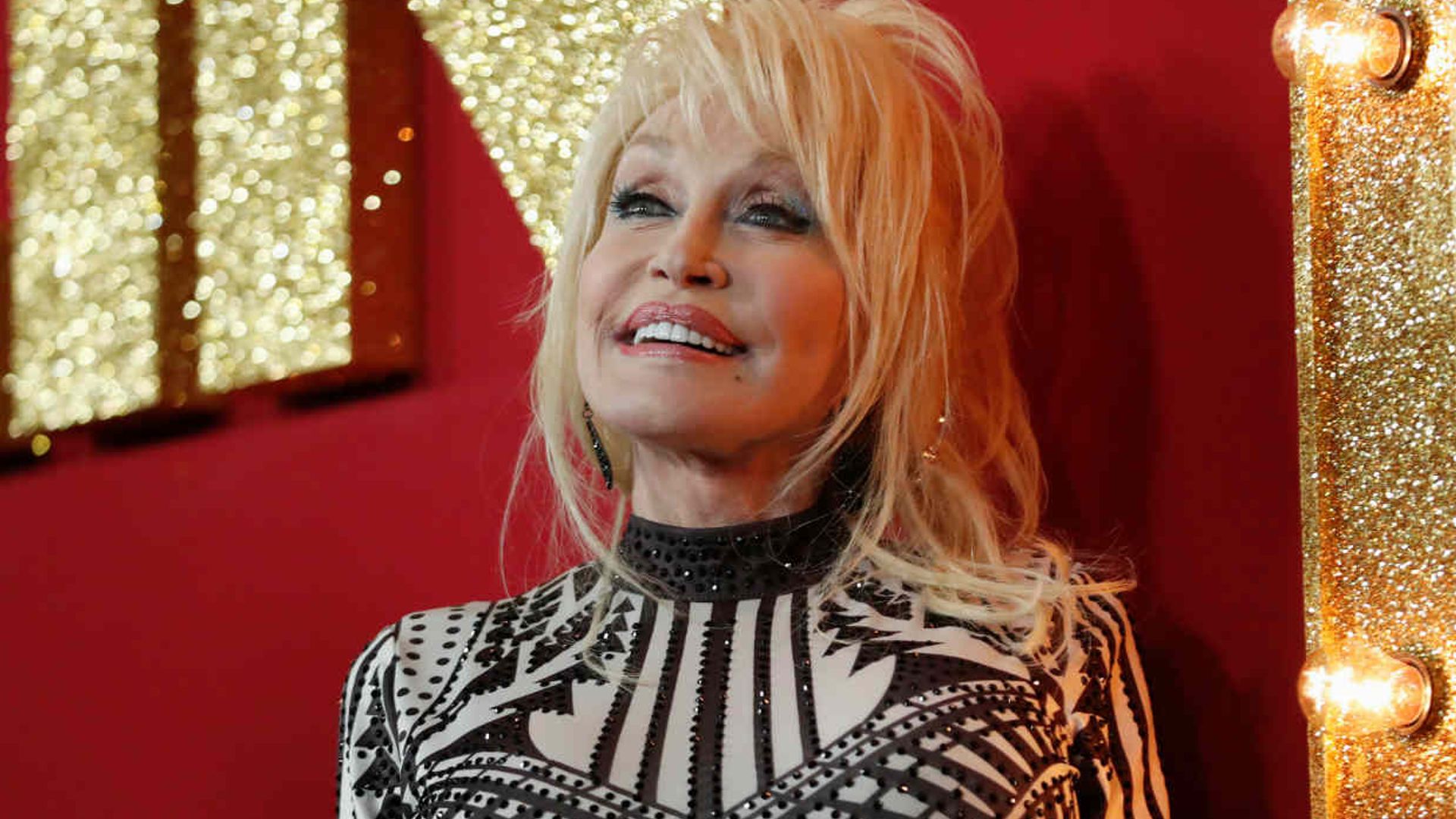 ¿Qué une a Dolly Parton con la vacuna de Moderna contra el coronavirus?