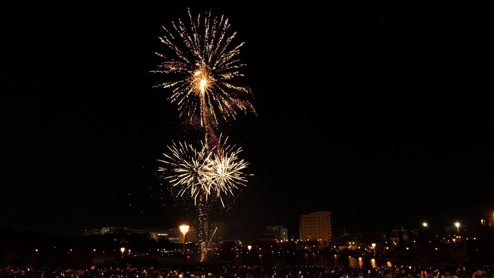 Fuegos artificiales por el Año Nuevo Chino en Usera