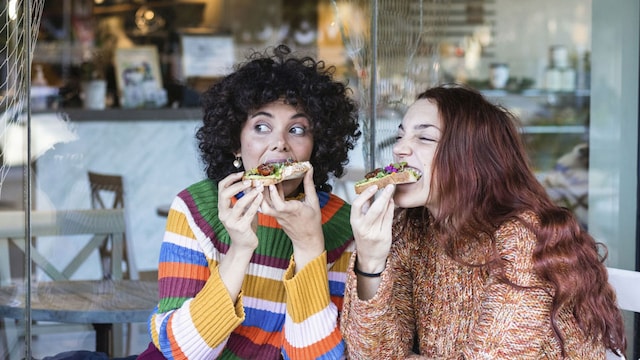 getty chicas comiendo