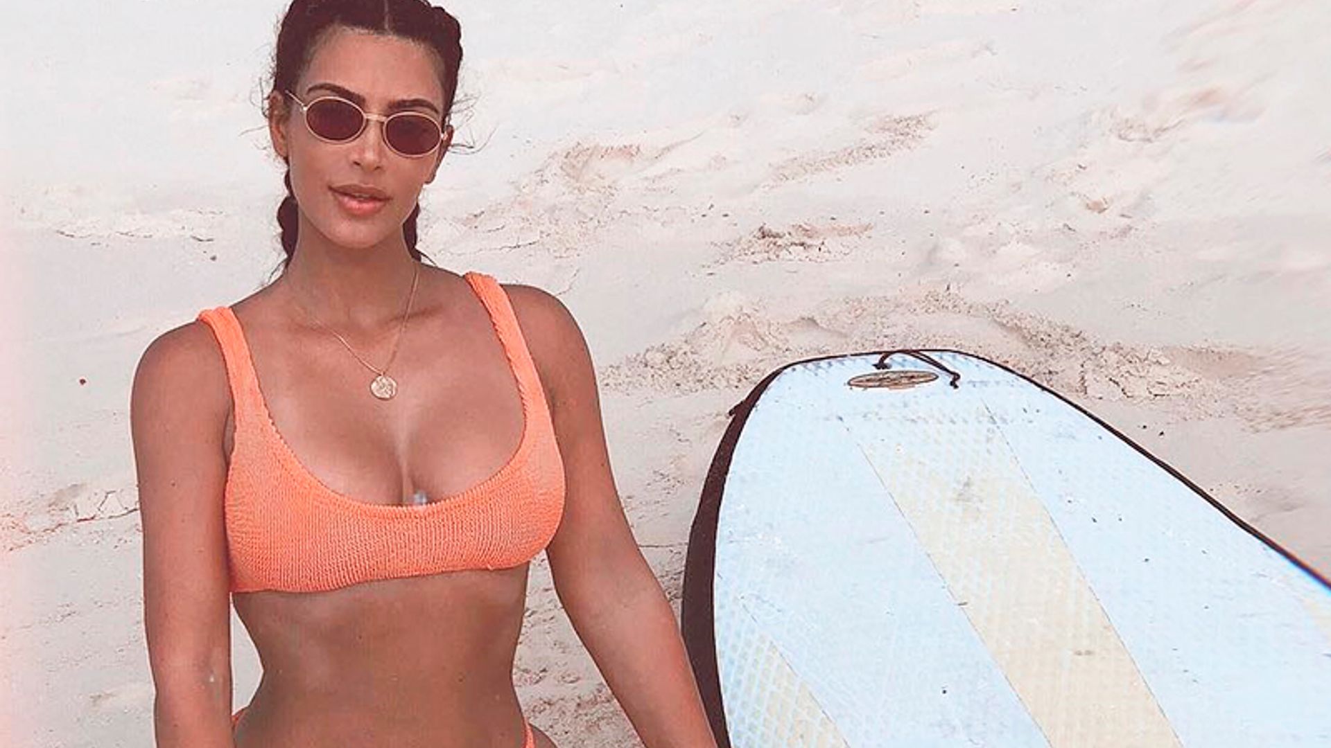 El peinado con trenzas para la playa aprobado por Kim Kardashian