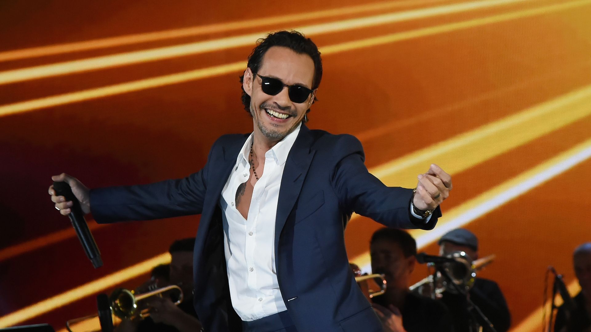 Marc Anthony celebra su cumpleaños 56 con una fiesta de máscaras