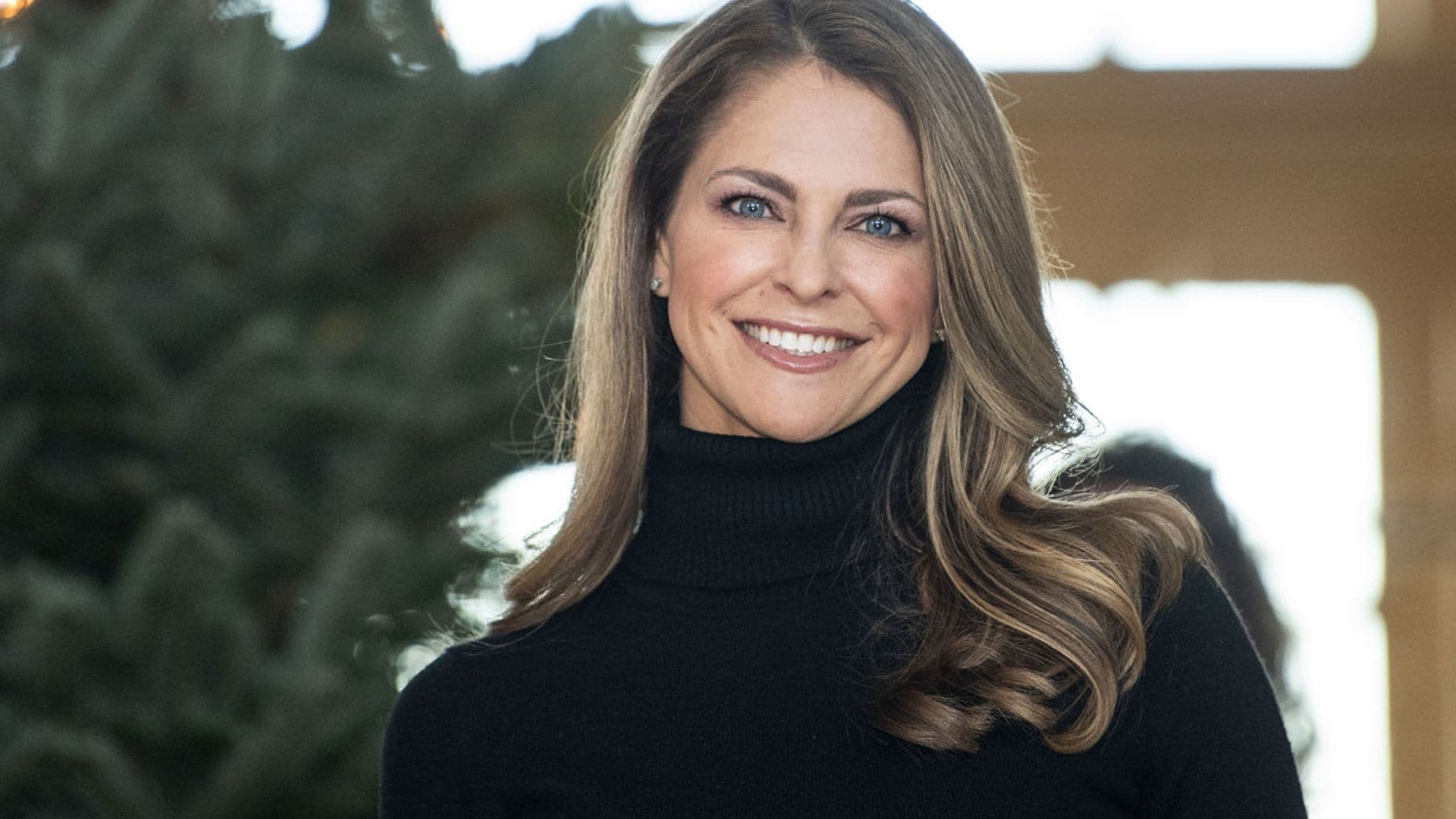 Magdalena de Suecia versiona el look navideño más viral de Kate Middleton