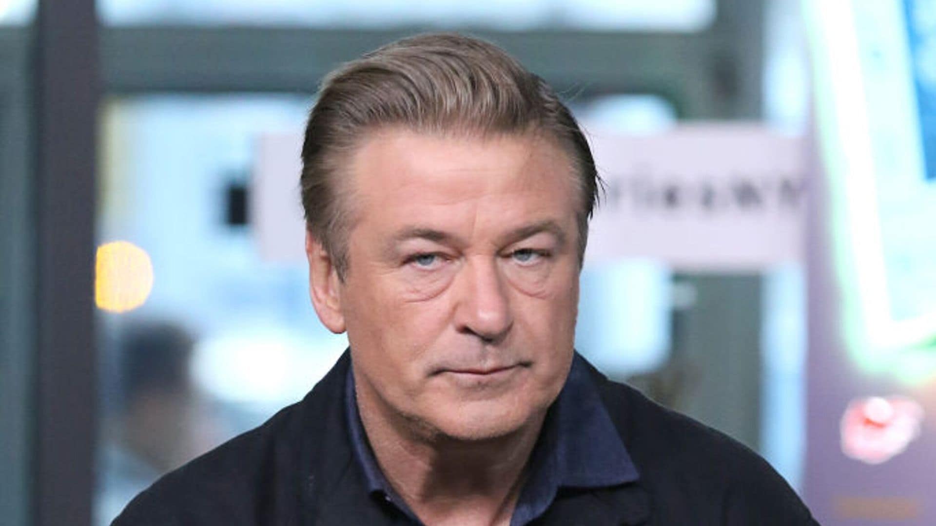 Alec Baldwin: asistente de dirección no revisó el arma que ocasionó el fatal accidente