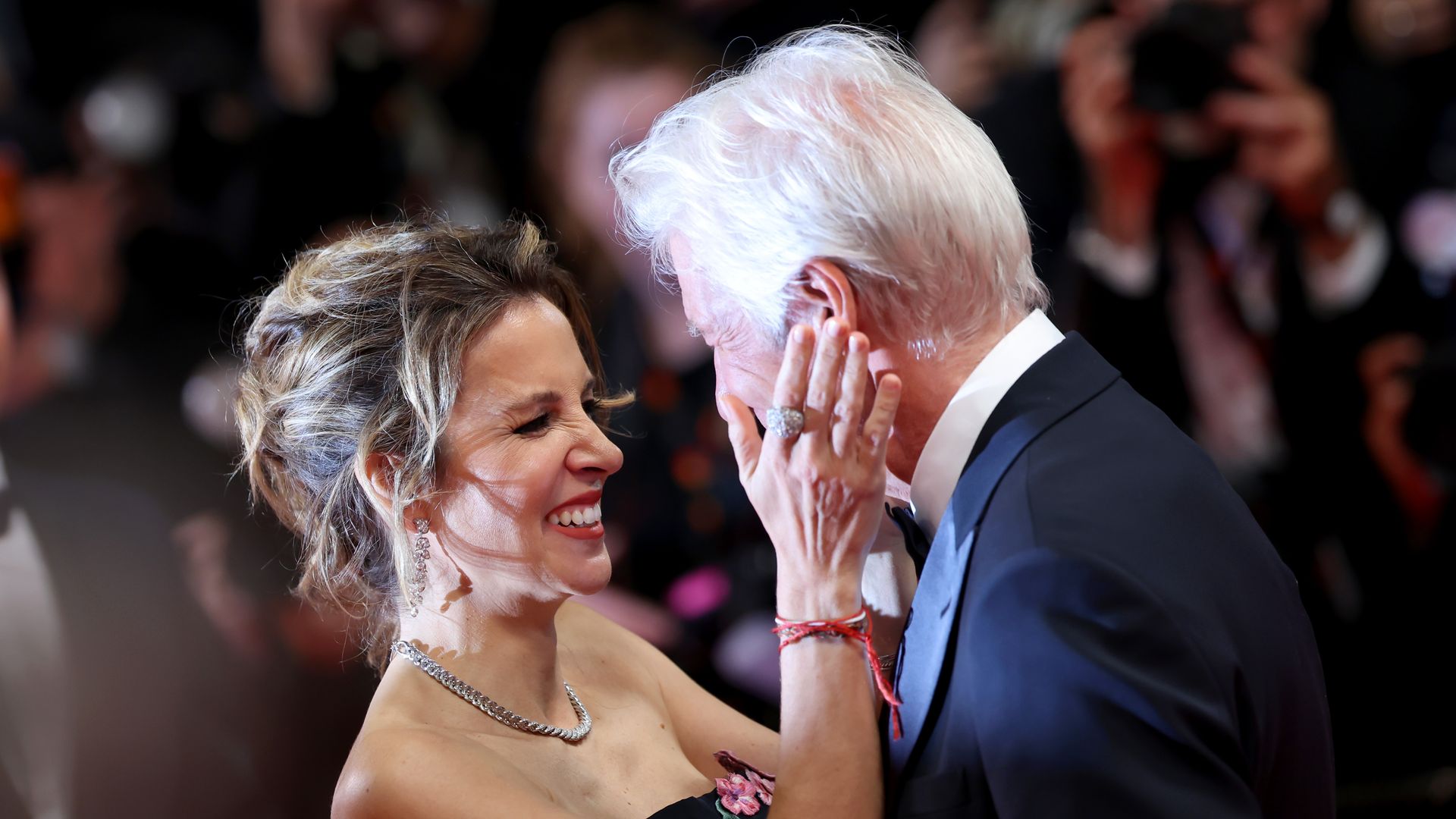 Alejandra Gere dedica una emotiva carta a su marido, Richard Gere, por su 75 cumpleaños mientras pasean su amor en Venecia