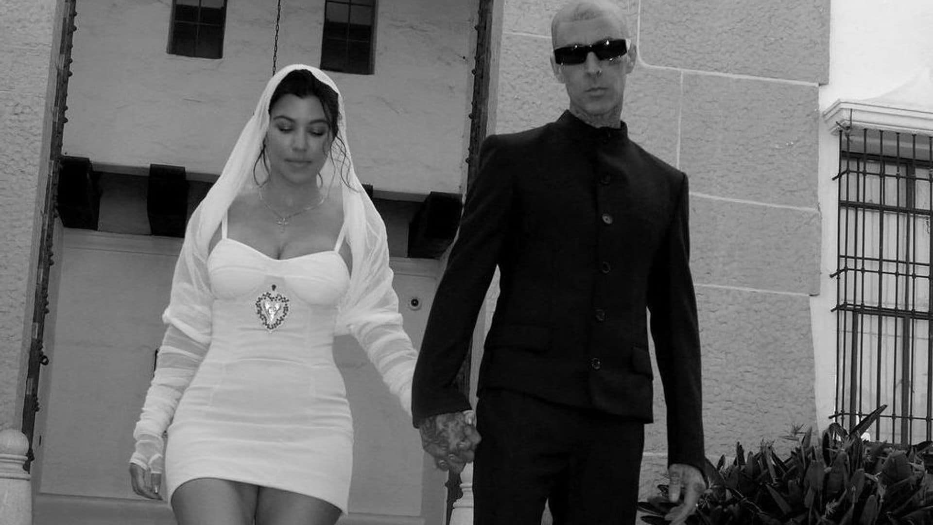 Las fotografías de la íntima boda de Kourtney Kardashian y Travis Barker